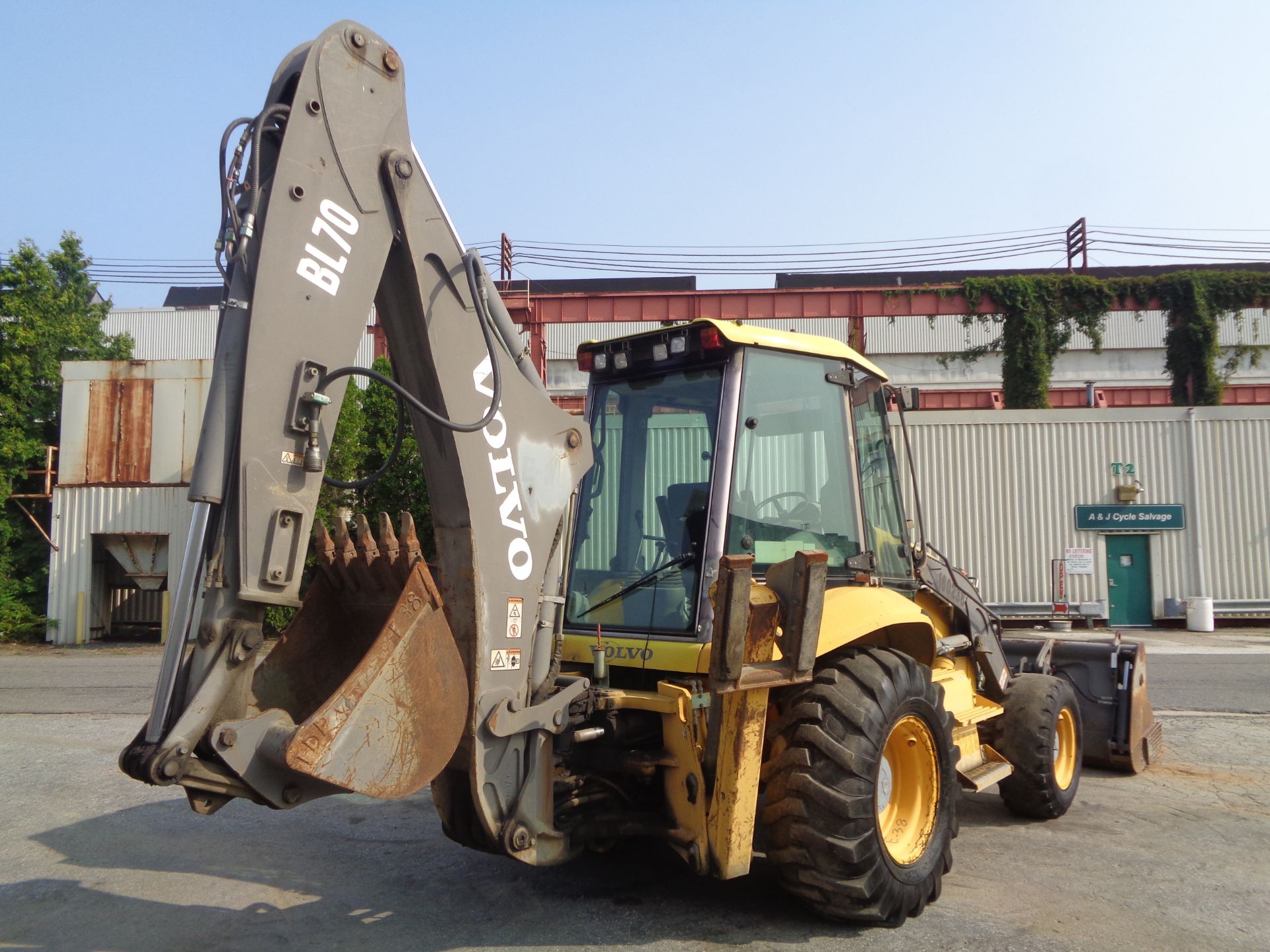 2005 Volvo BL70 Loader Backhoe - Image 22 of 41