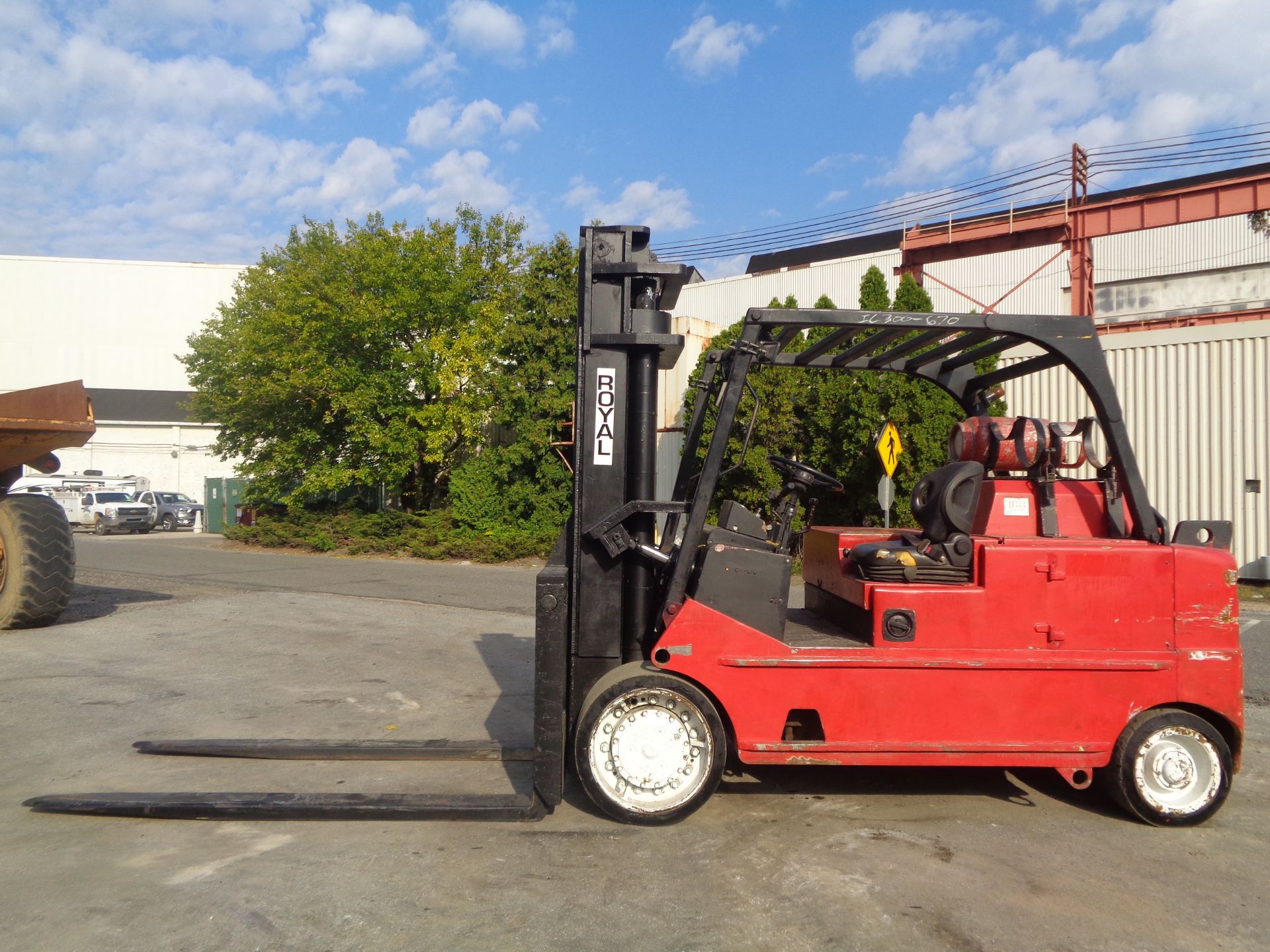 Royal T300C 30,000lbs Forklift - Image 17 of 19