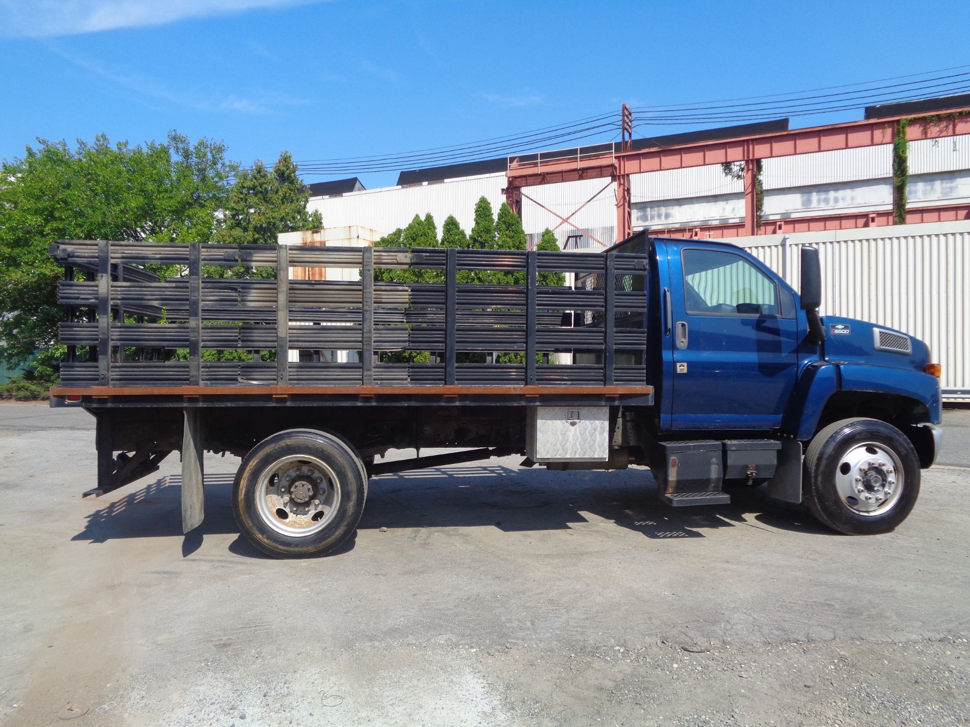 2005 Chevrolet 6500 Steak Body Truck - Image 11 of 17