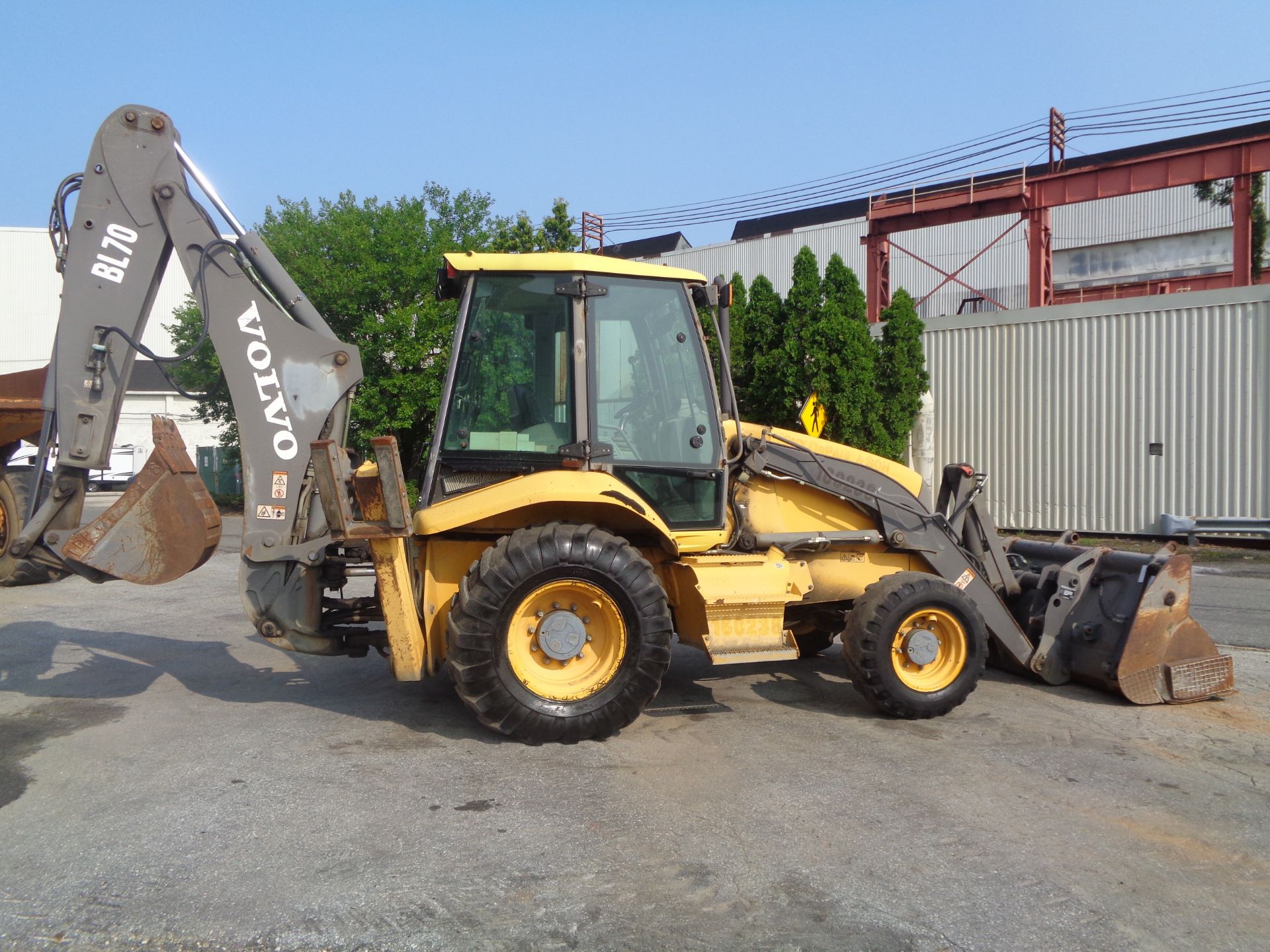 2005 Volvo BL70 Loader Backhoe - Image 20 of 41