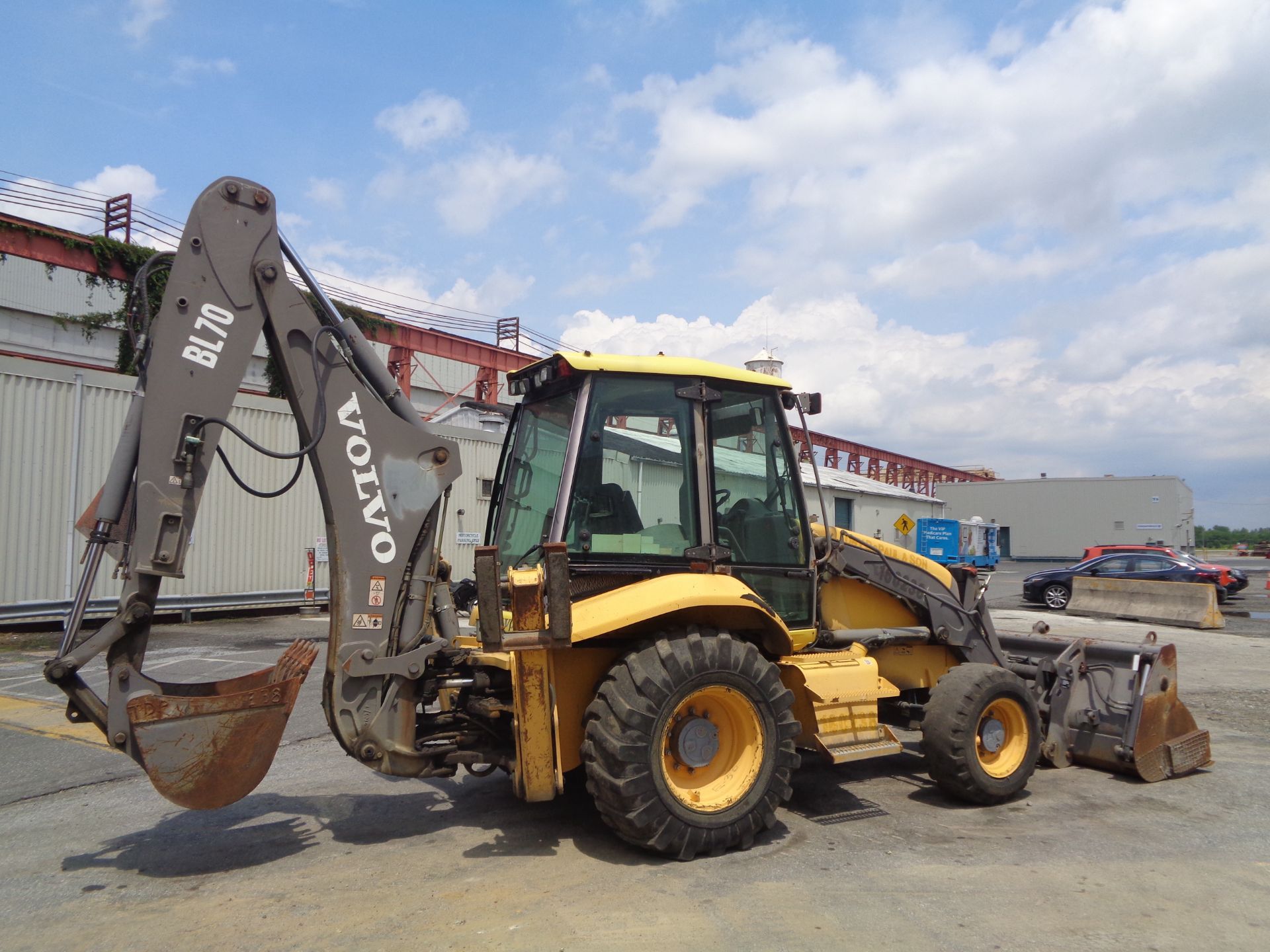 2005 Volvo BL70 Loader Backhoe - Image 37 of 41