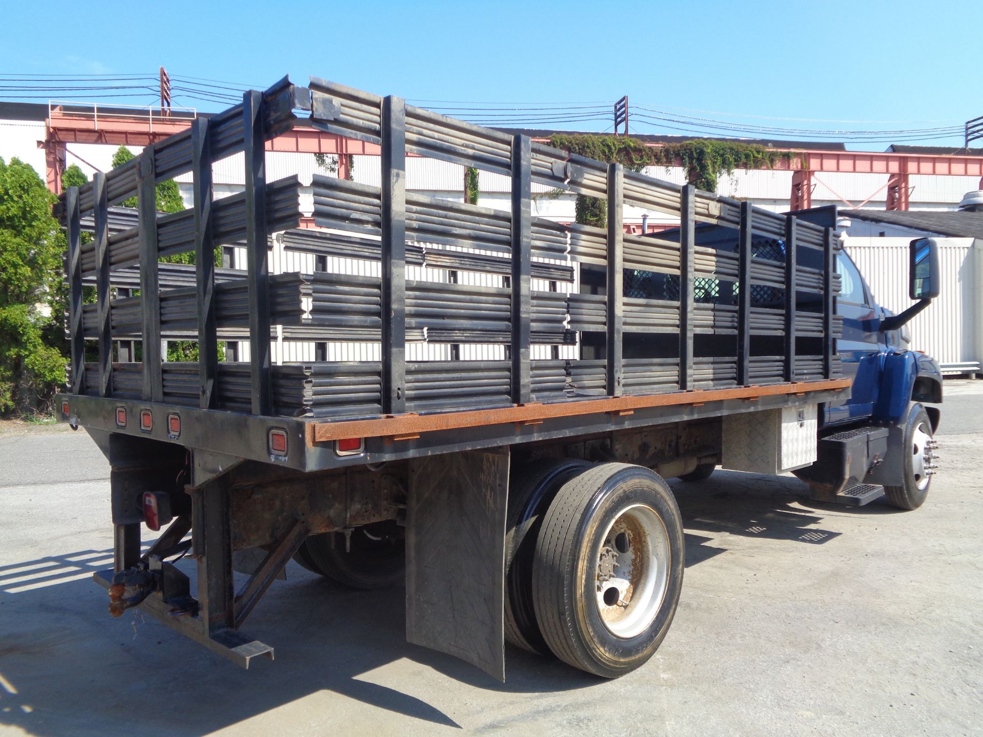 2005 Chevrolet 6500 Steak Body Truck - Image 13 of 17