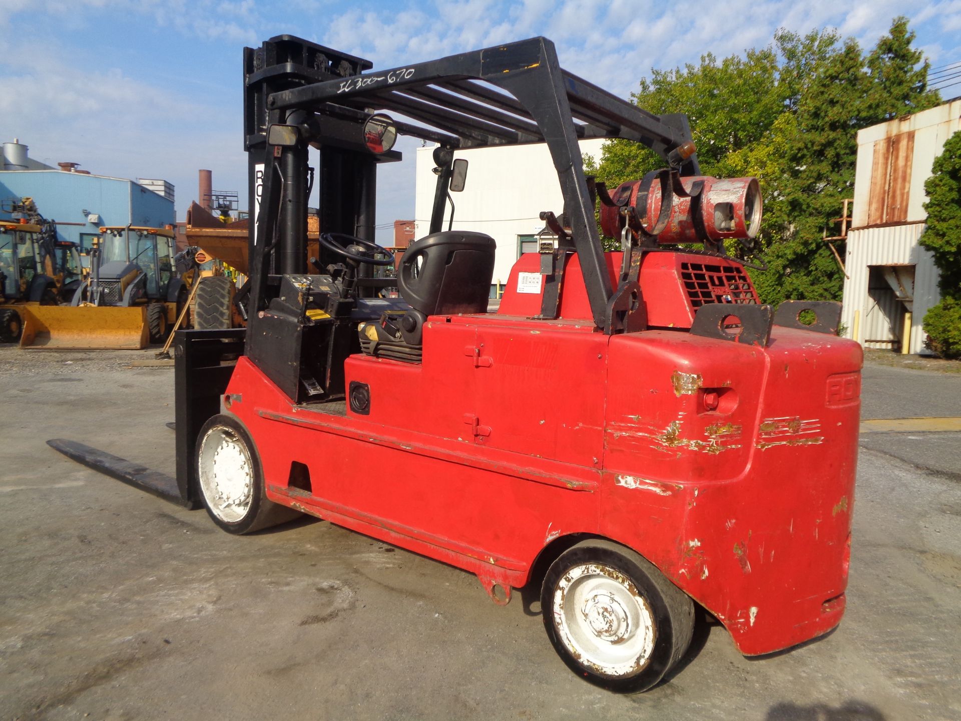 Royal T300C 30,000lbs Forklift - Image 14 of 19