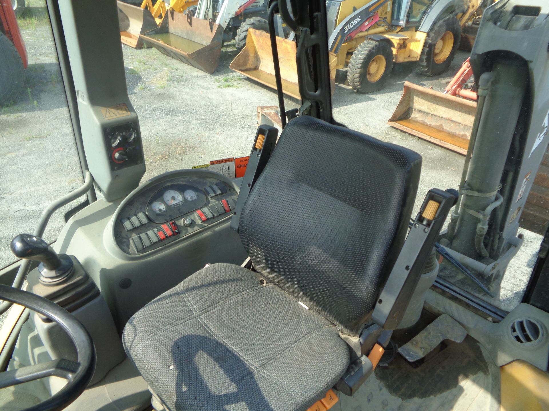 2005 Volvo BL70 Loader Backhoe - Image 39 of 41