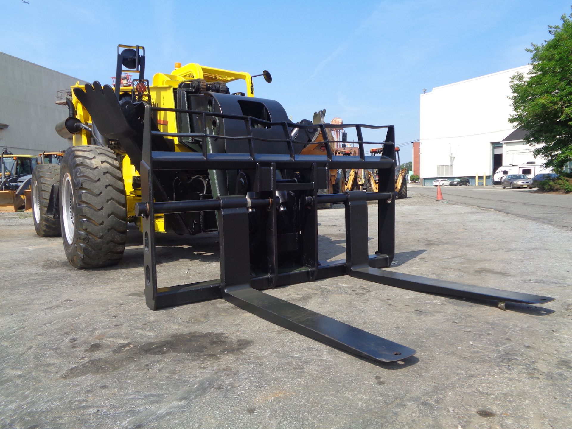 ZoomBoom Carelift ZB-20044 20,000lbs 44ft Telescopic Forklift - Image 26 of 33