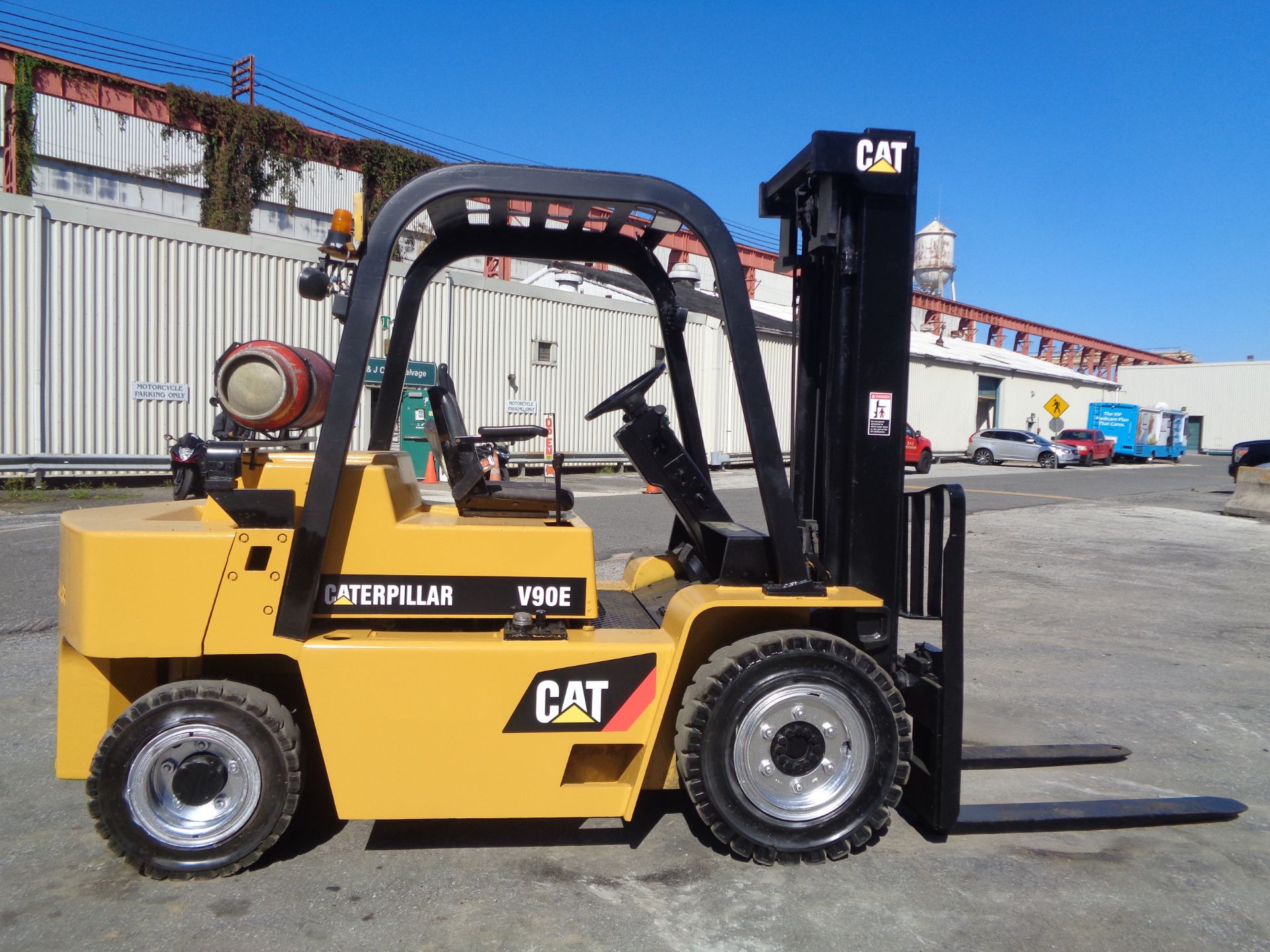 Caterpillar V90E 9,000lbs Forklift - Image 9 of 15