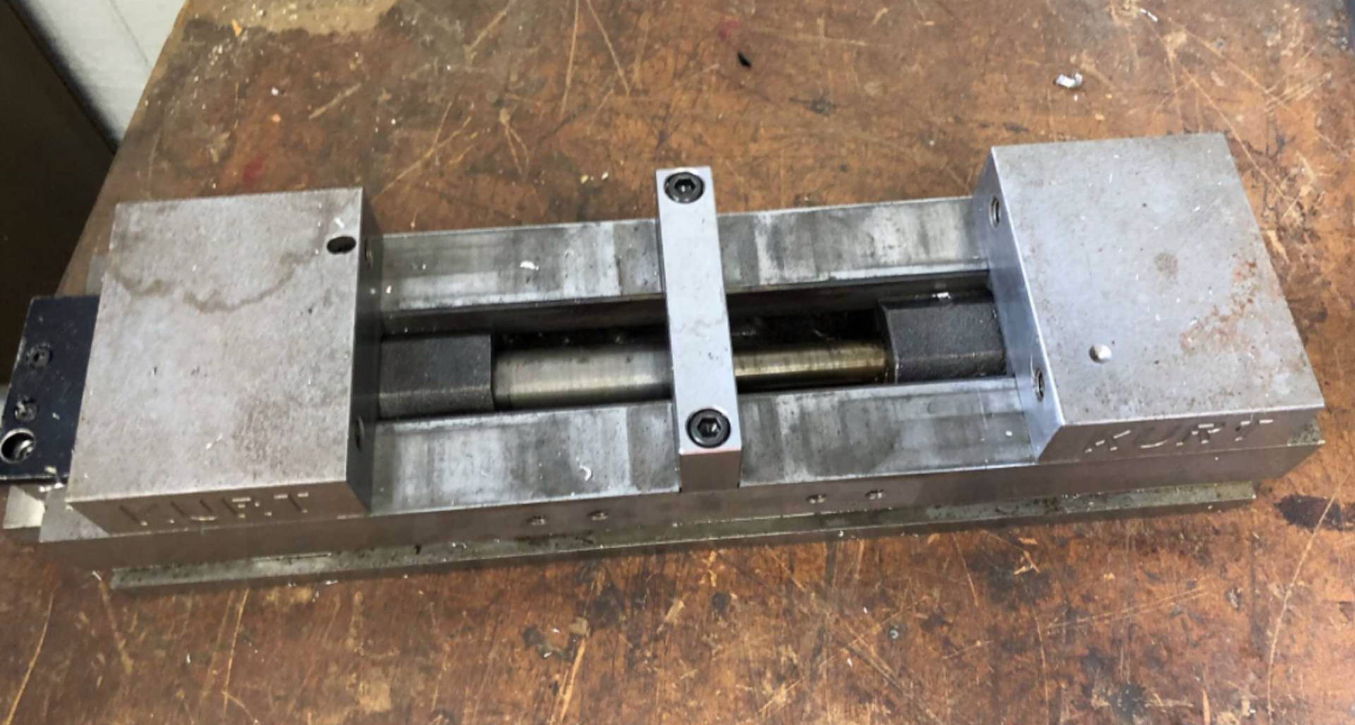 Kurt 4" Precision Machinists' Vise with Center Block (includes handle not shown in photo) - Image 2 of 3