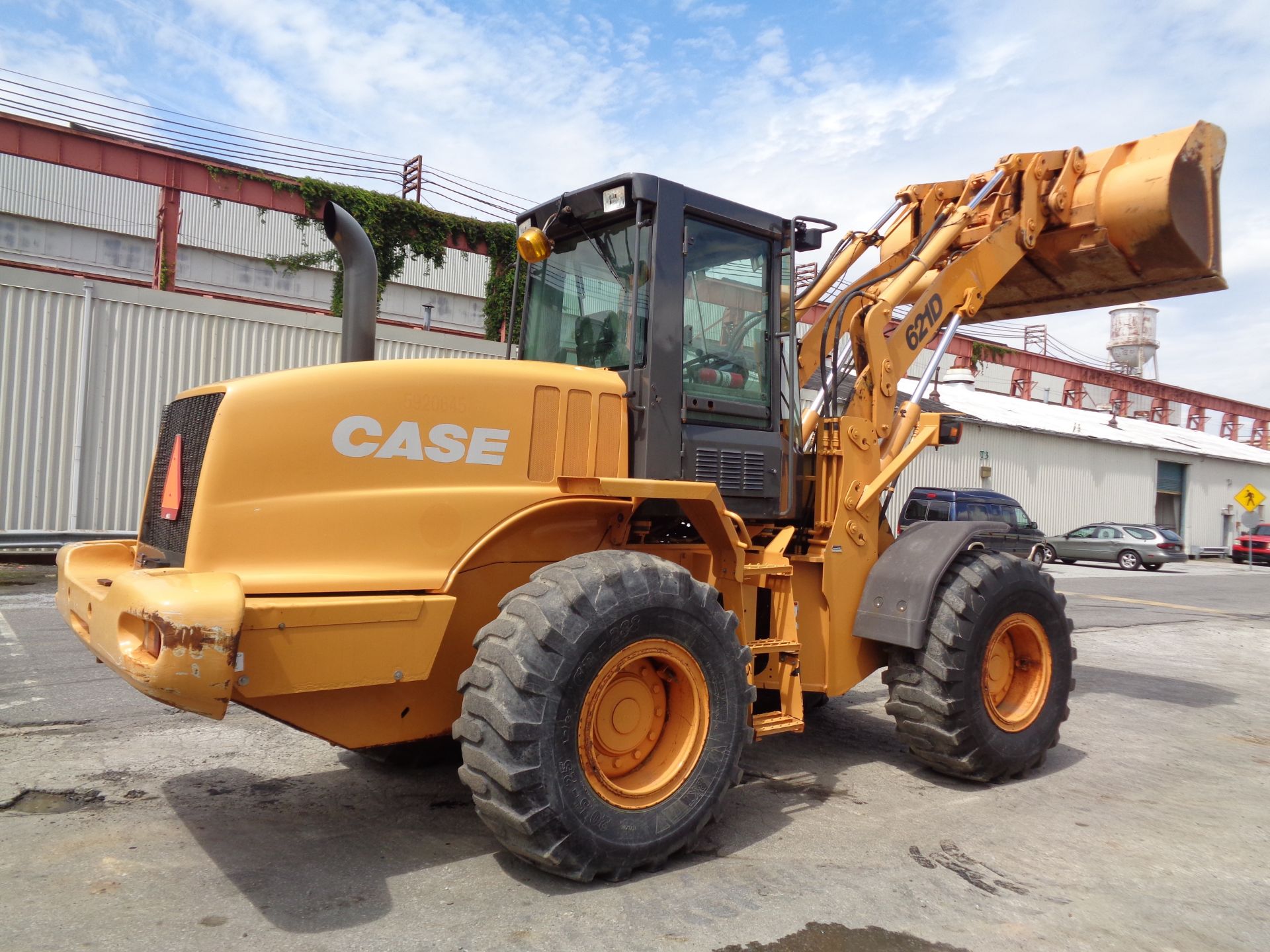 Case 621D Wheel Loader - Image 6 of 17