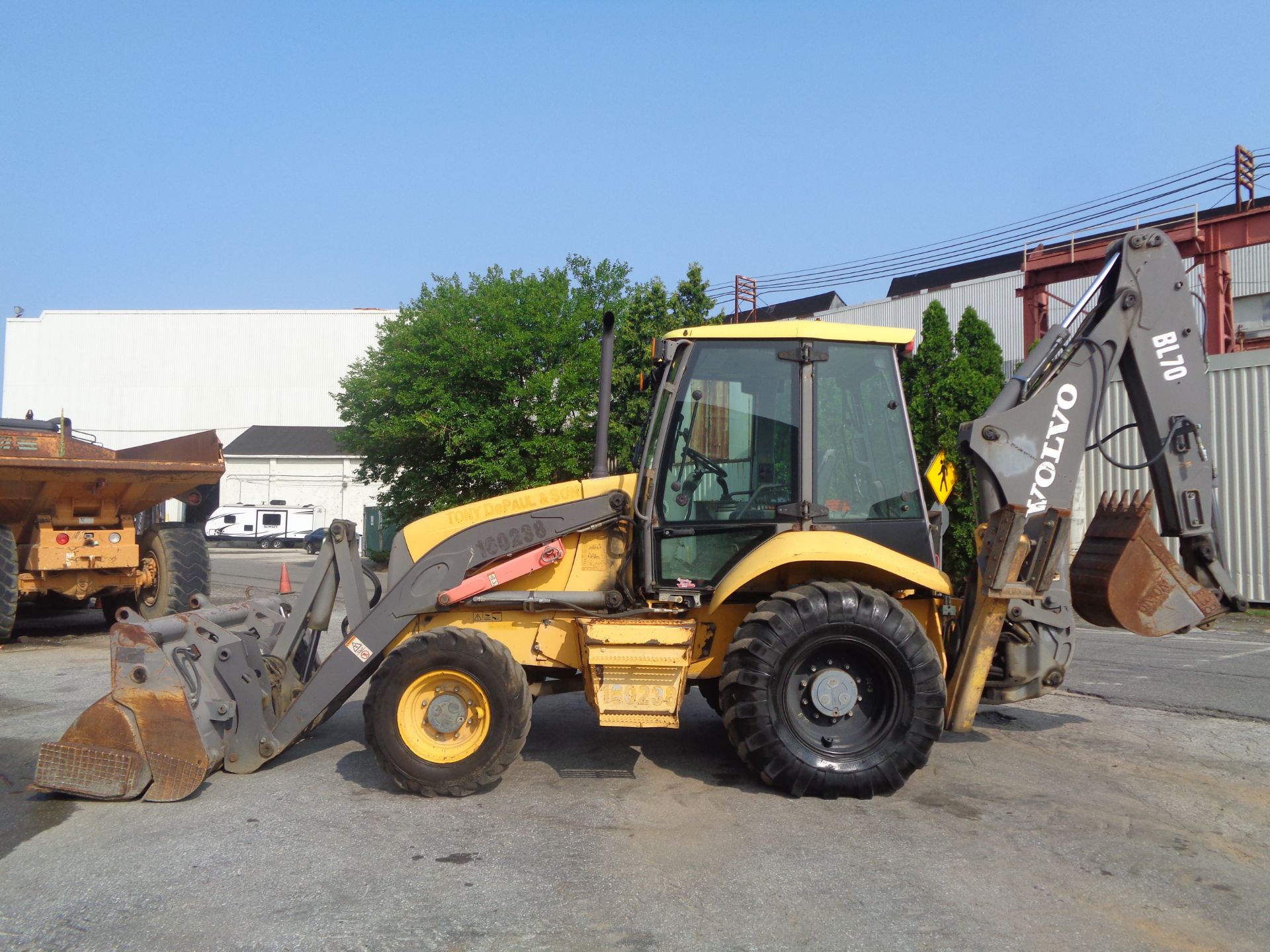 2005 Volvo BL70 Loader Backhoe - Image 13 of 41