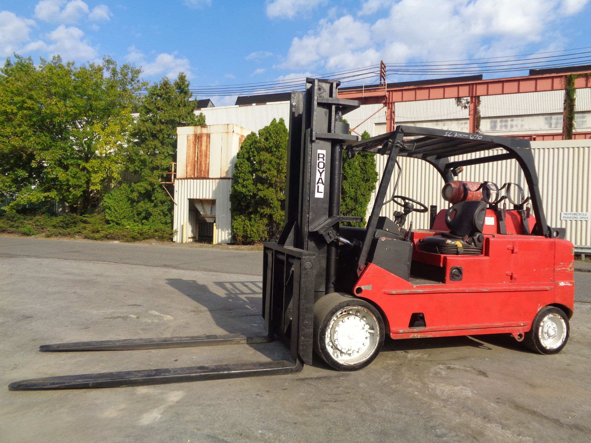 Royal T300C 30,000lbs Forklift - Image 18 of 19