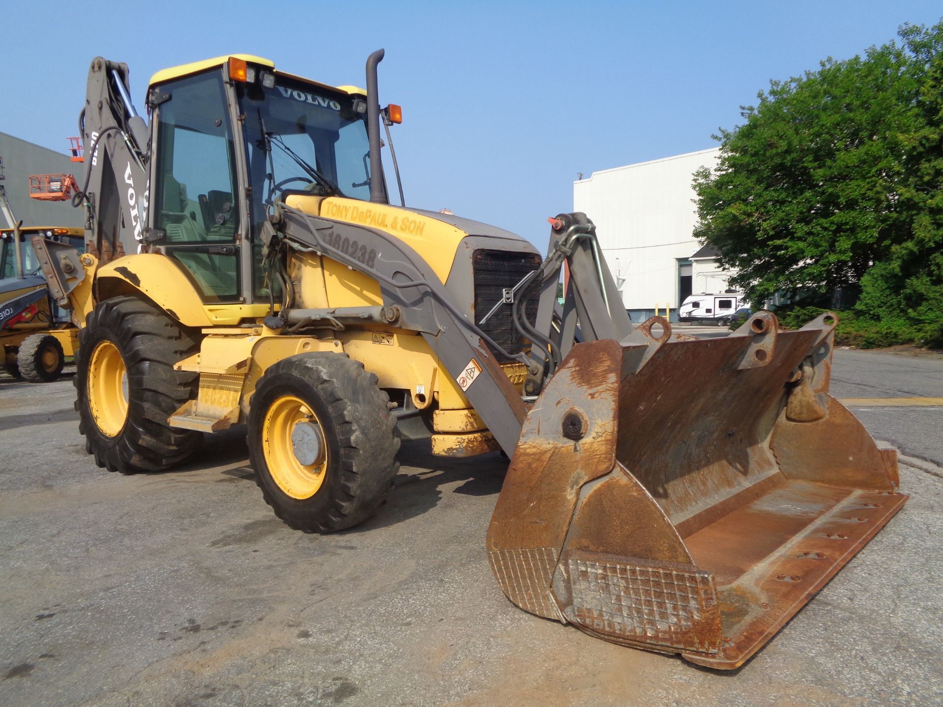 2005 Volvo BL70 Loader Backhoe - Image 17 of 41