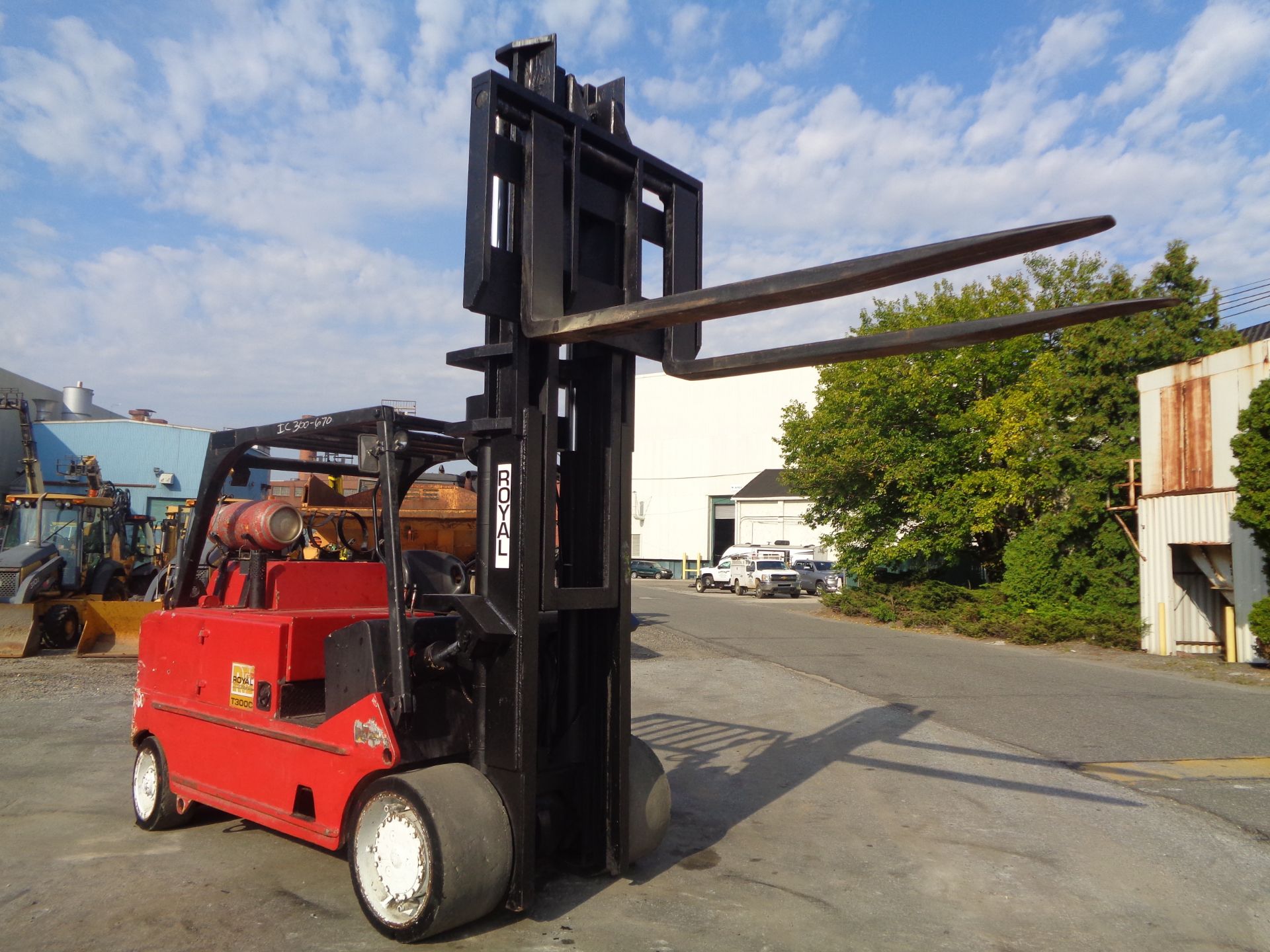 Royal T300C 30,000lbs Forklift - Image 2 of 19
