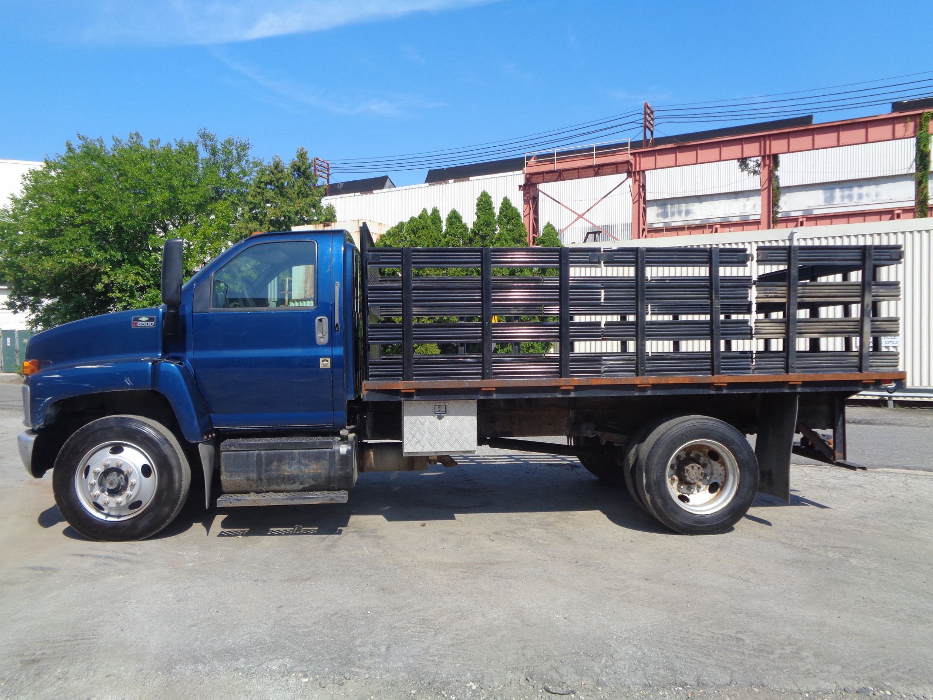 2005 Chevrolet 6500 Steak Body Truck - Image 5 of 17