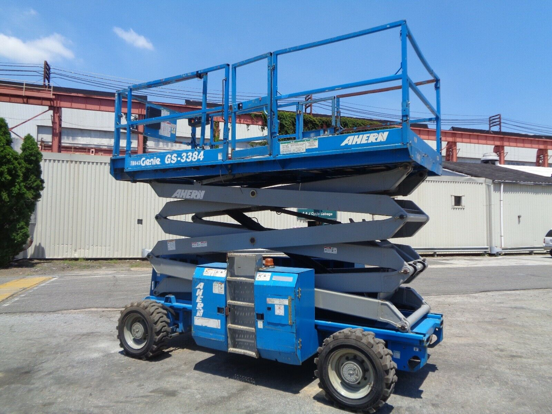 2008 Genie GS3384 Rough Terrain 4x4 33ft Scissor Lift - Image 4 of 12