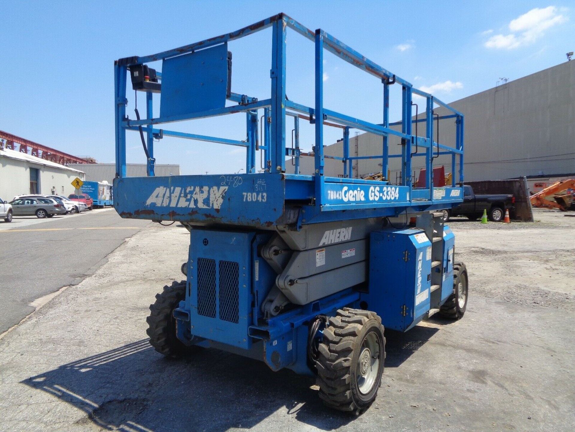 2008 Genie GS3384 Rough Terrain 4x4 33ft Scissor Lift - Image 3 of 12