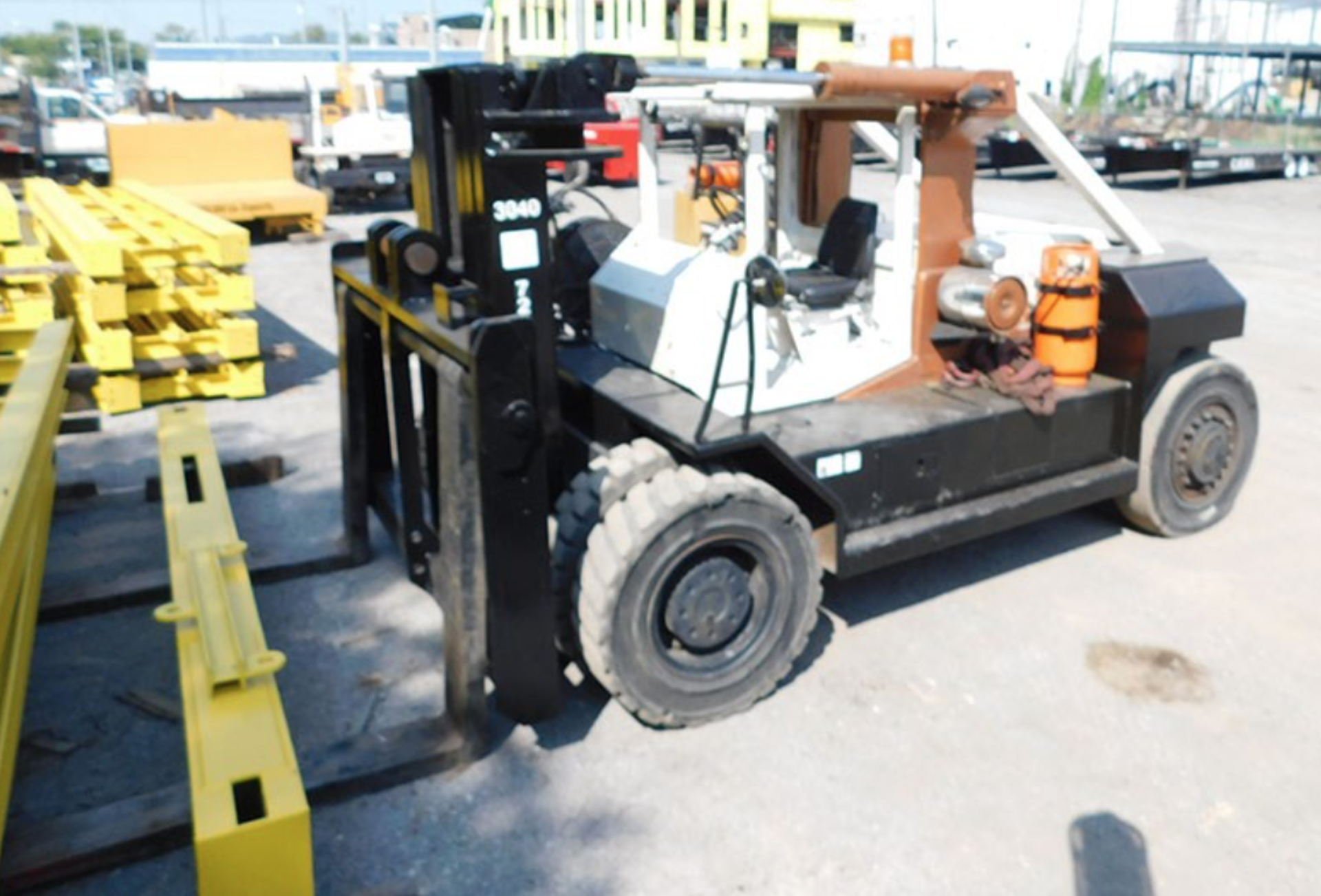 Taylor 30/40 40,000 lbs Forklift - Triple Mast - Image 3 of 3