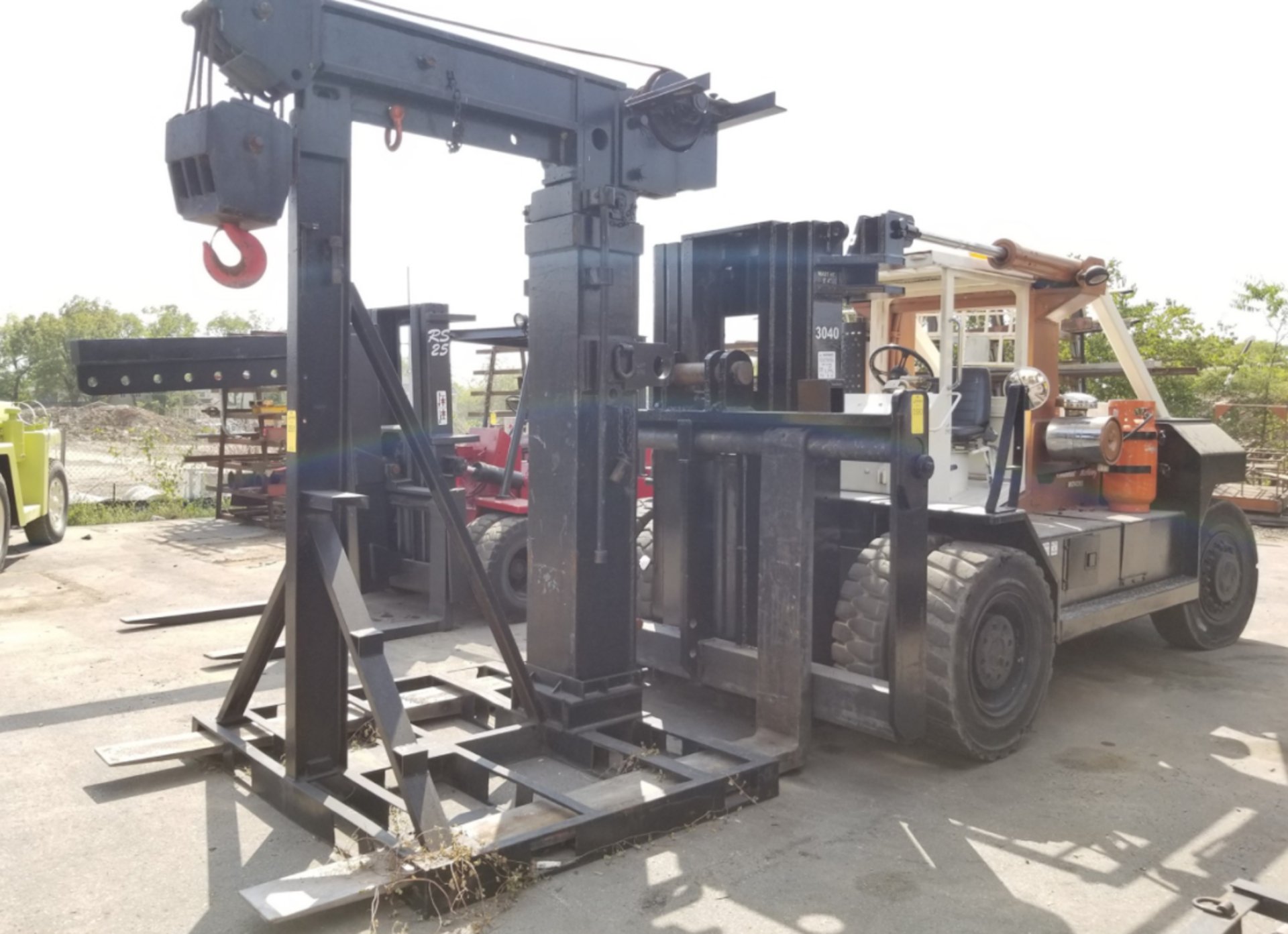 Taylor 30/40 40,000 lbs Forklift - Triple Mast