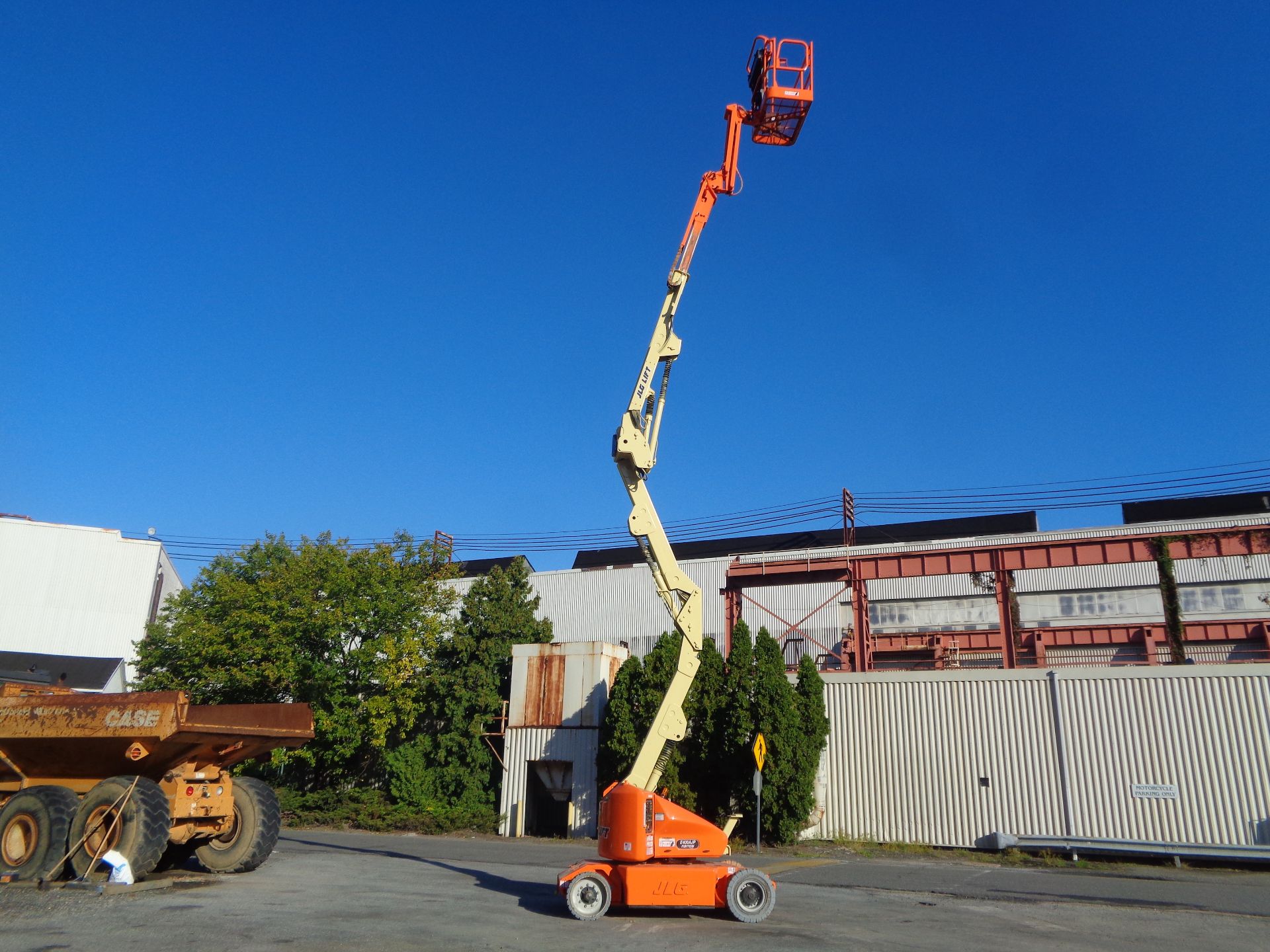 2011 JLG E400AJPN 40ft Electric Boom Lift - Image 21 of 24