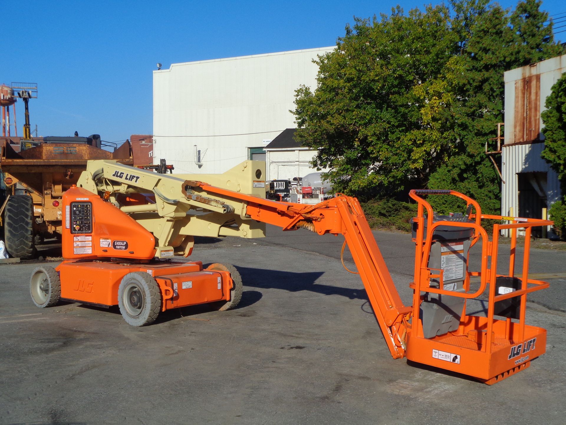 2011 JLG E400AJPN 40ft Electric Boom Lift - Image 11 of 24