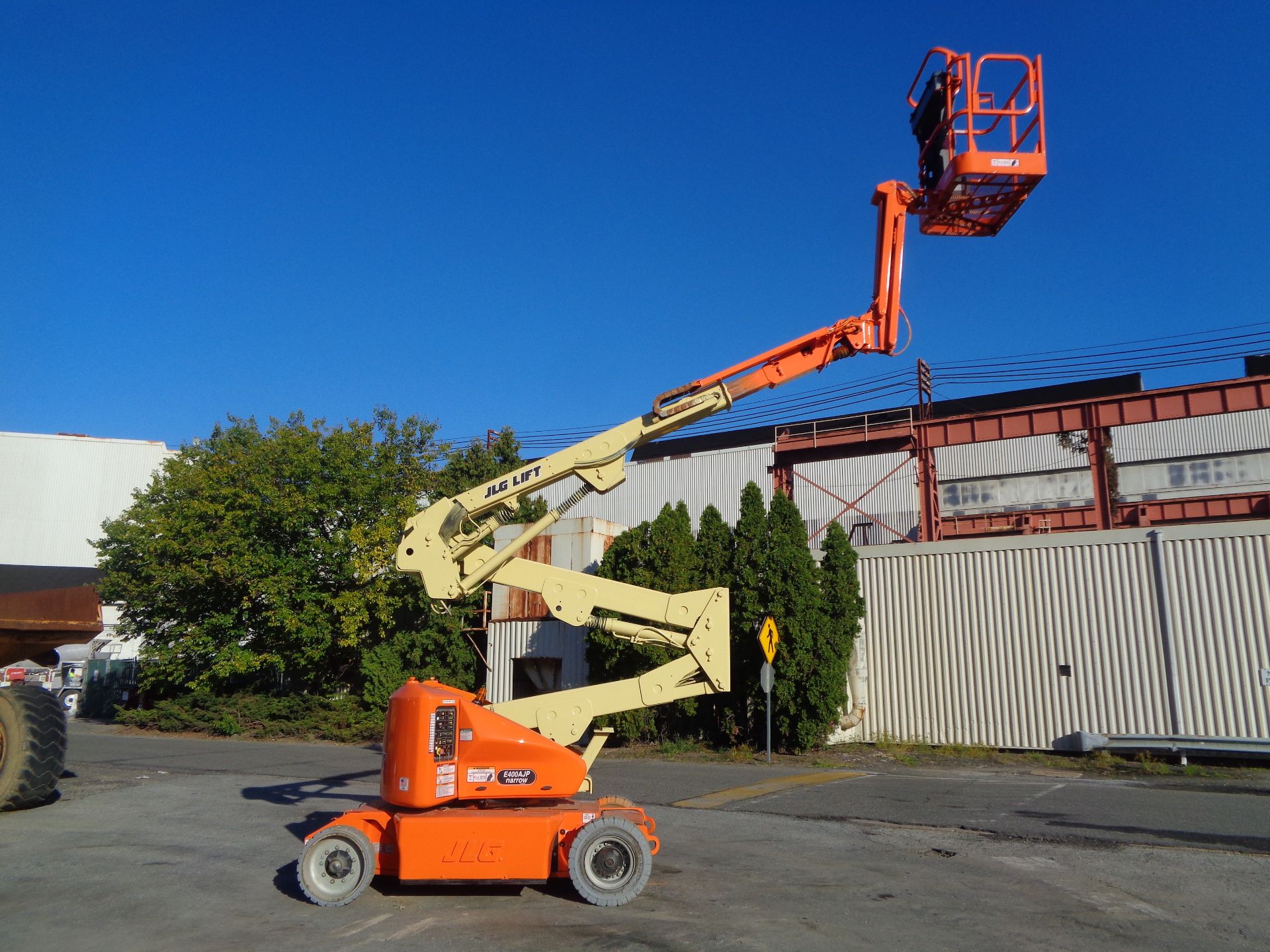 2011 JLG E400AJPN 40ft Electric Boom Lift - Image 15 of 24