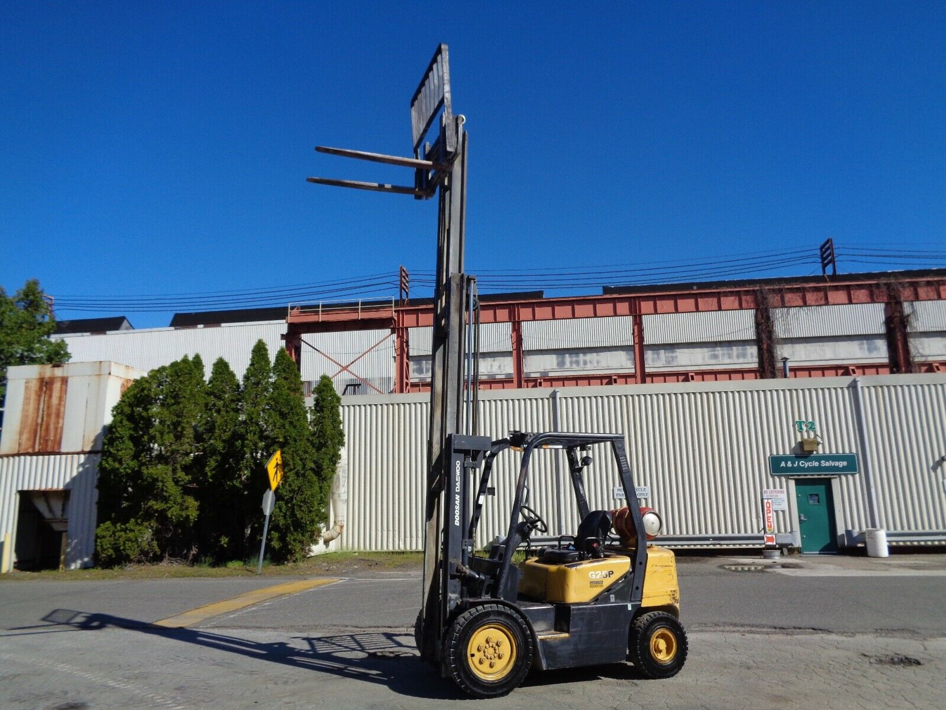 Doosan Daewoo G25P 5,000lb Forklift - Image 3 of 12