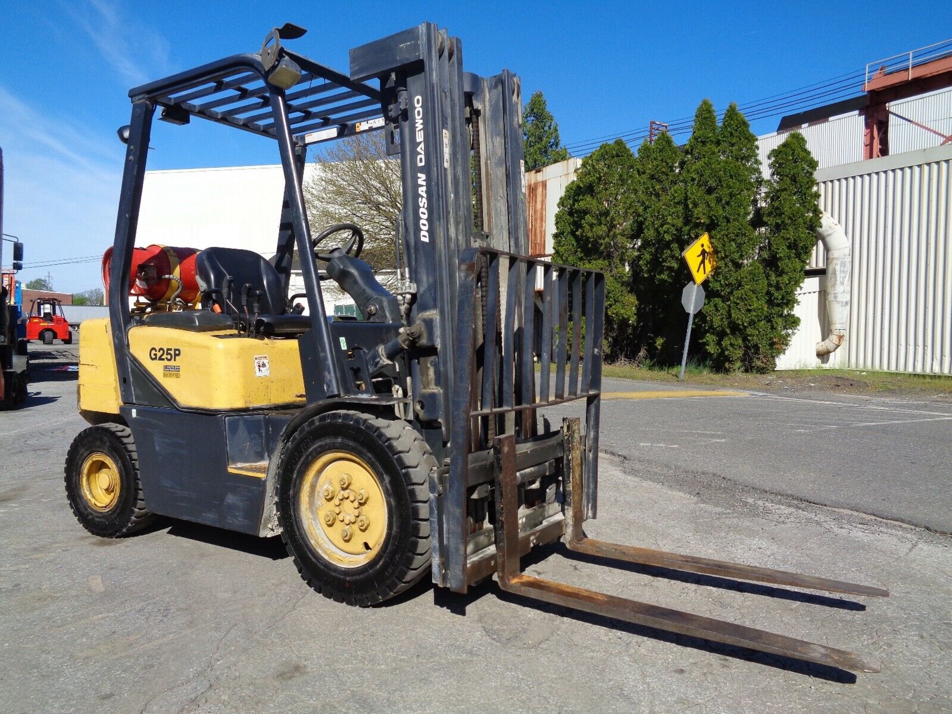 Doosan Daewoo G25P 5,000lb Forklift - Image 9 of 12