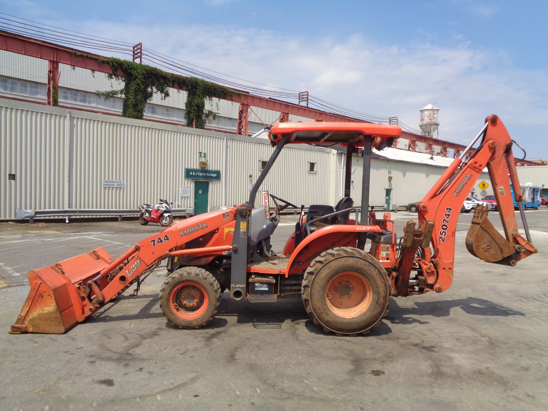 Kubota L39 Backhoe