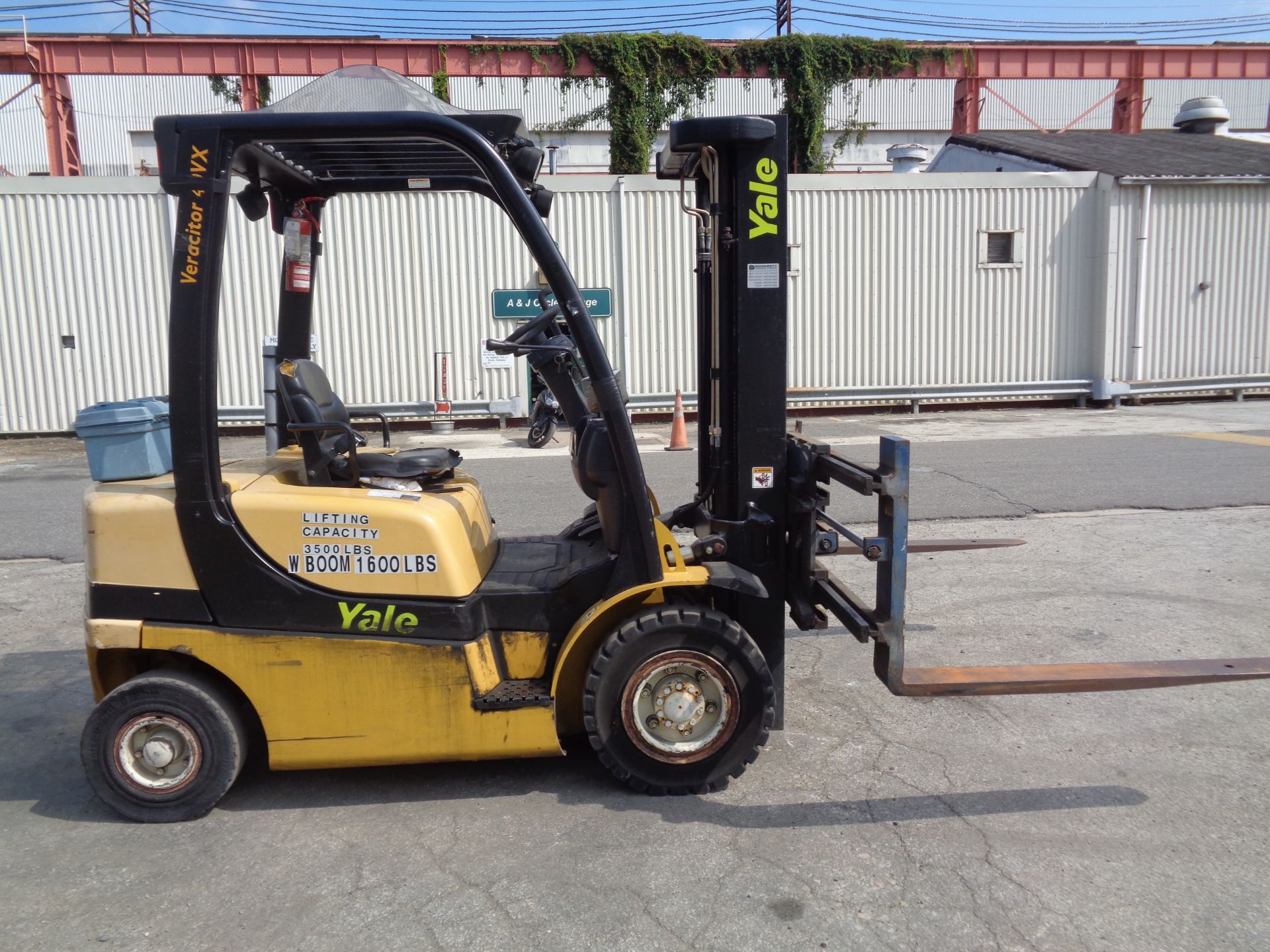 2005 Yale GP040V 4,000lb Forklift