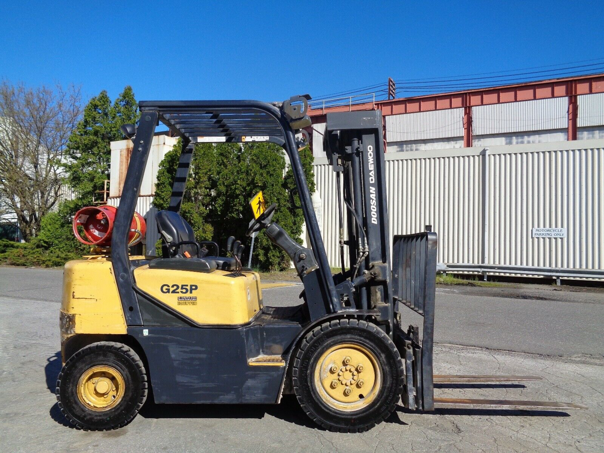 Doosan Daewoo G25P 5,000lb Forklift - Image 6 of 12