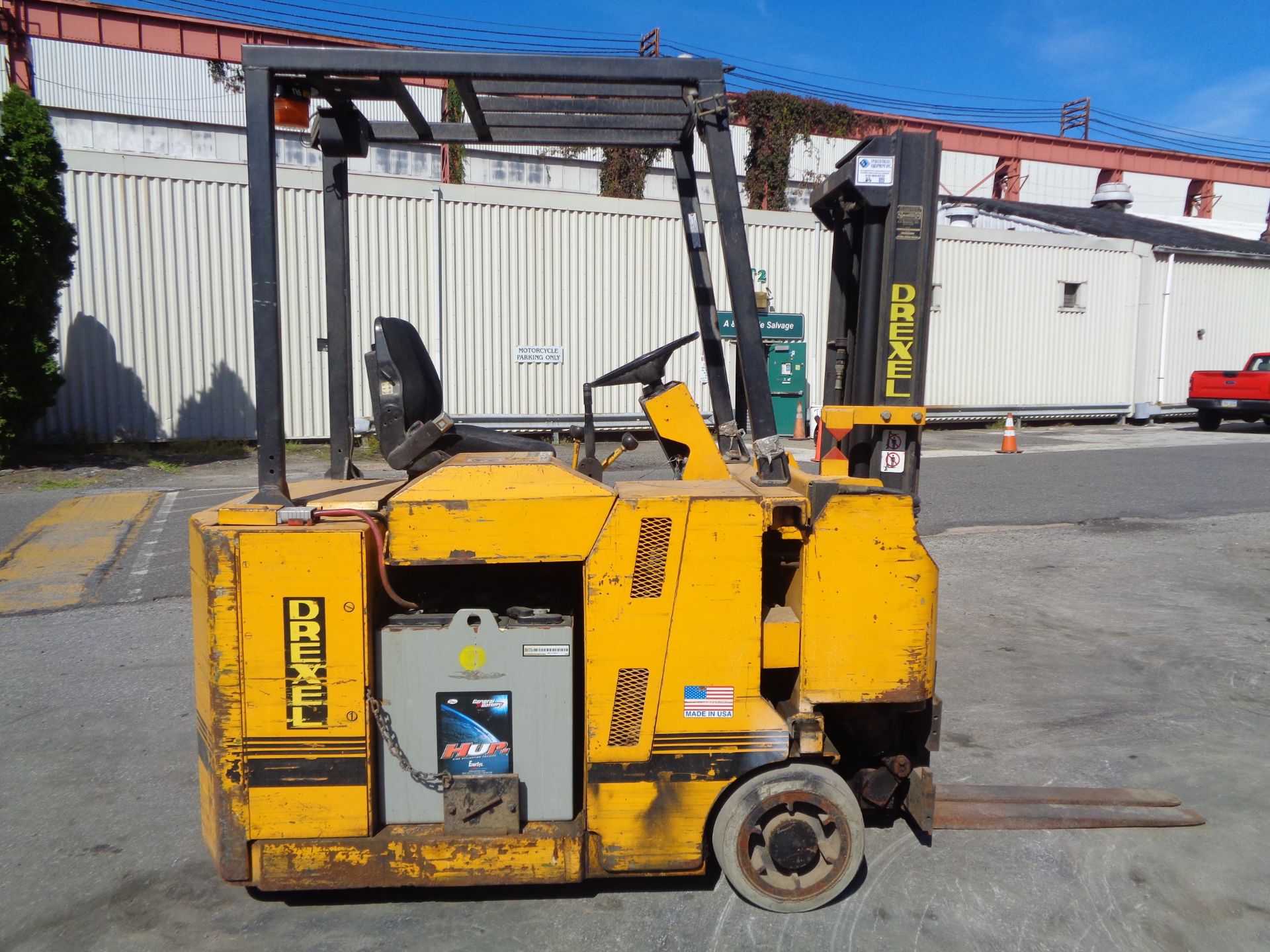 Drexel SLT22 2,200lb Swing Mast Forklift - Image 2 of 27