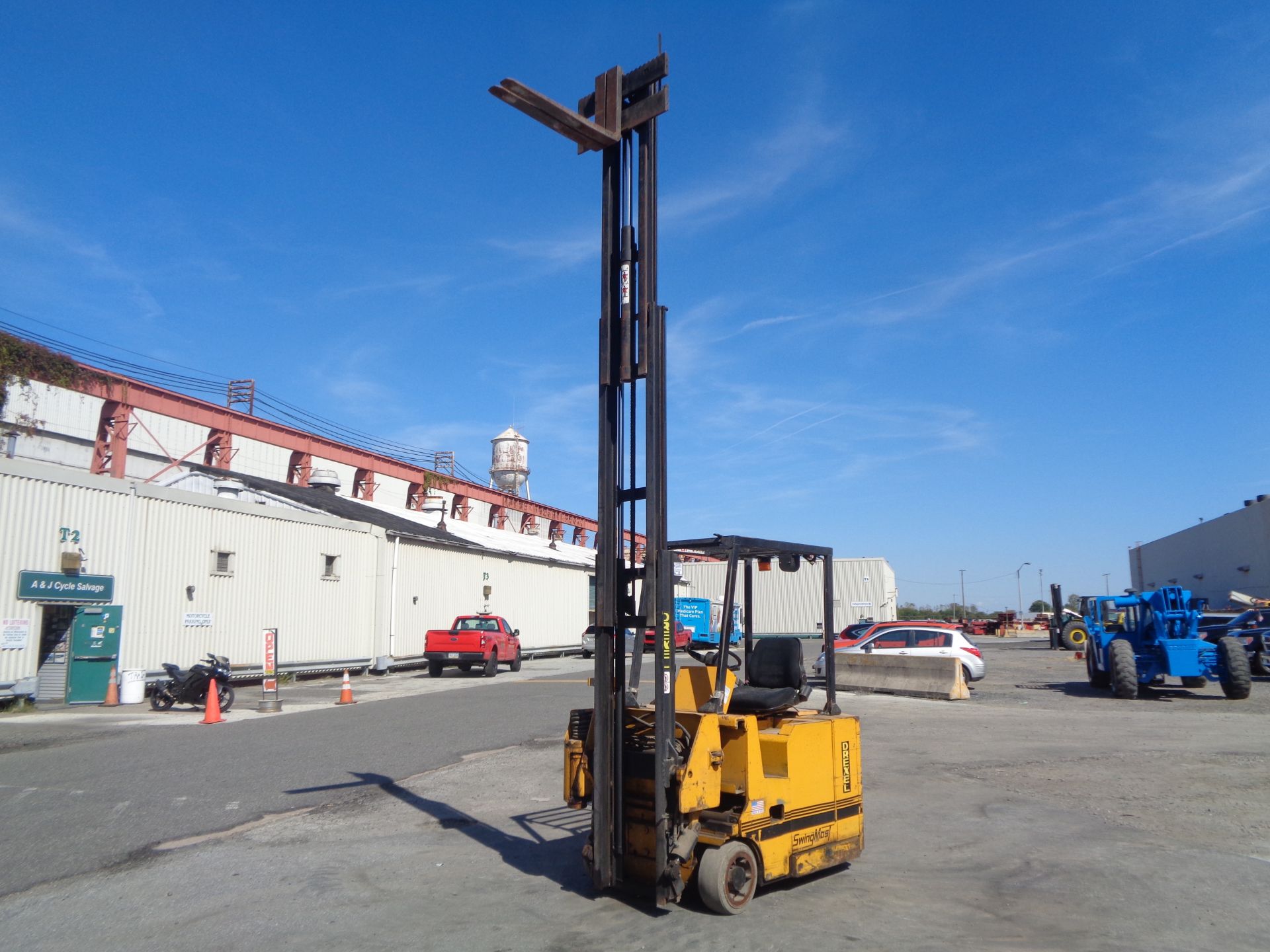 Drexel SLT22 2,200lb Swing Mast Forklift - Image 23 of 27