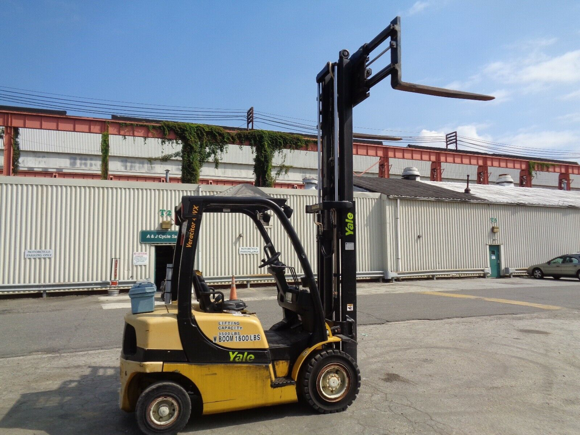 2005 Yale GP040V 4,000lb Forklift - Image 9 of 12