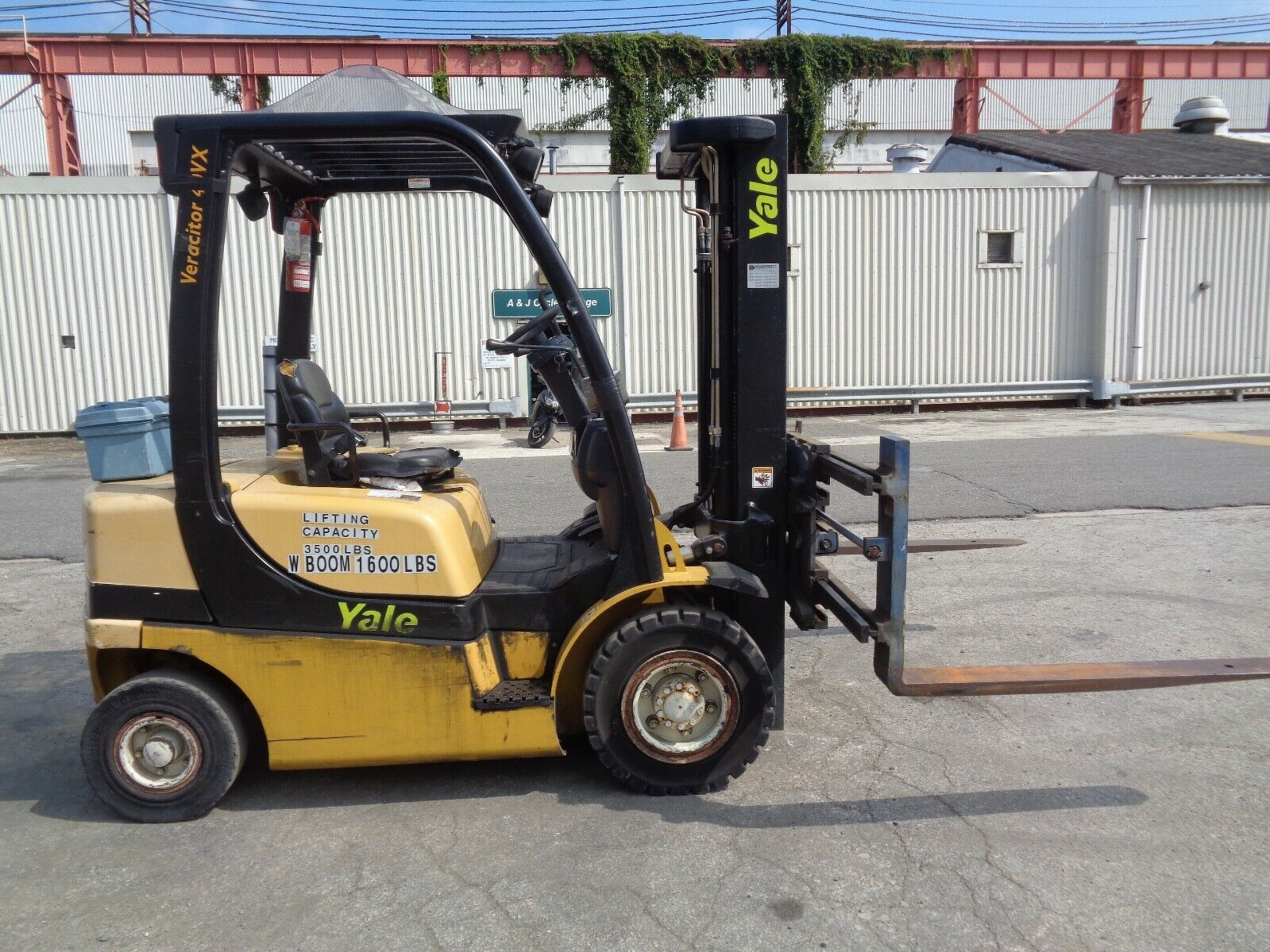 2005 Yale GP040V 4,000lb Forklift - Image 4 of 12