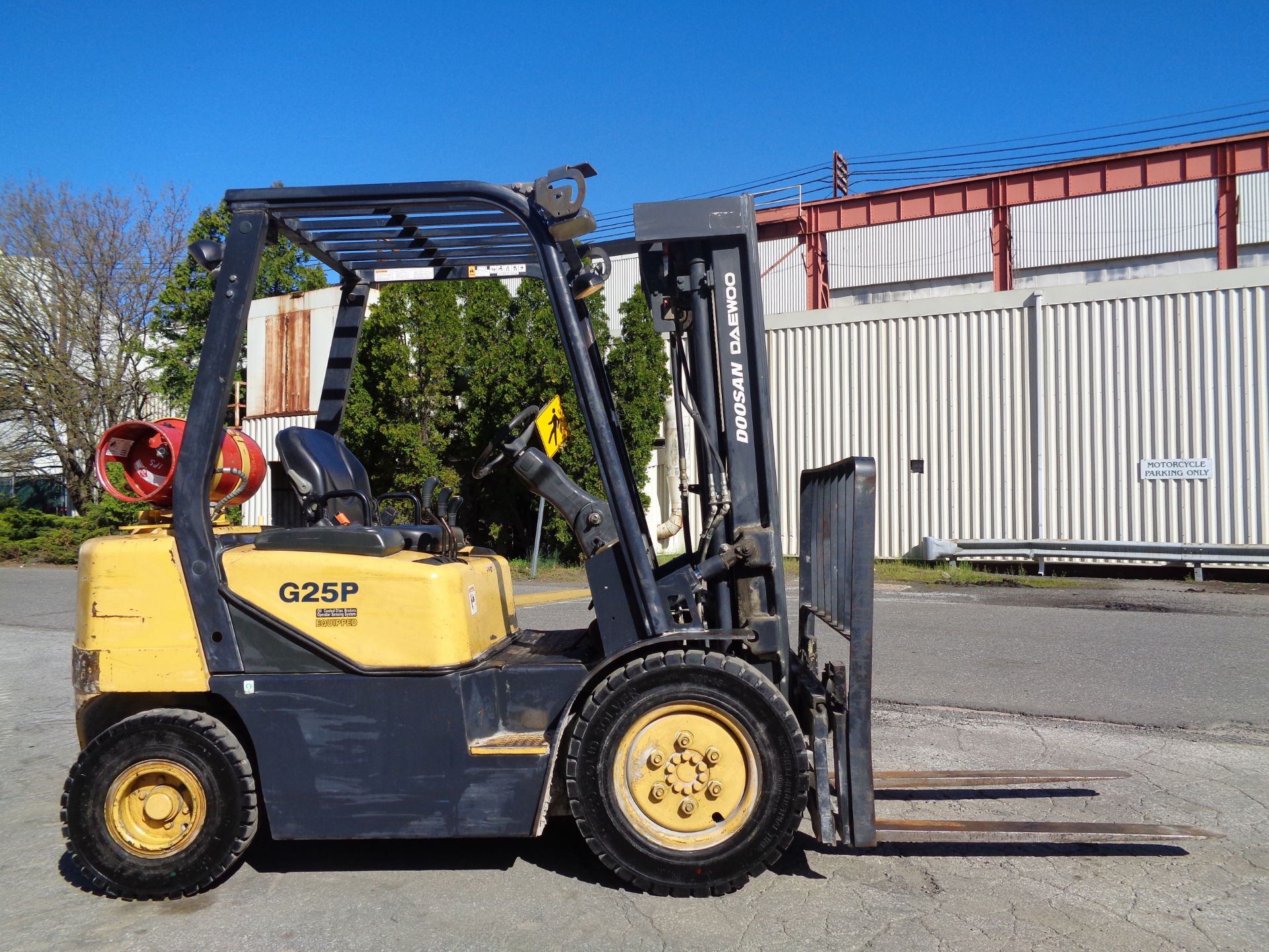 Doosan Daewoo G25P 5,000lb Forklift