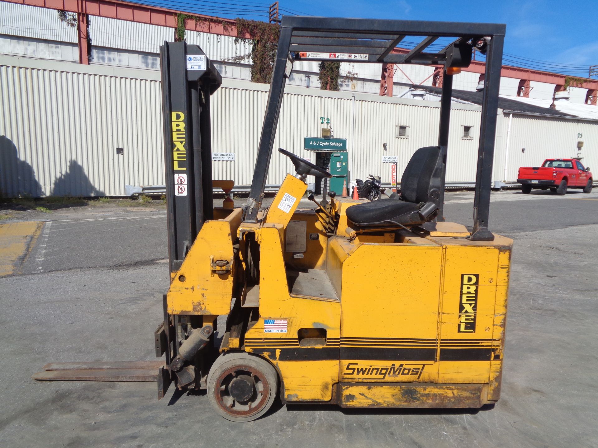 Drexel SLT22 2,200lb Swing Mast Forklift - Image 14 of 27