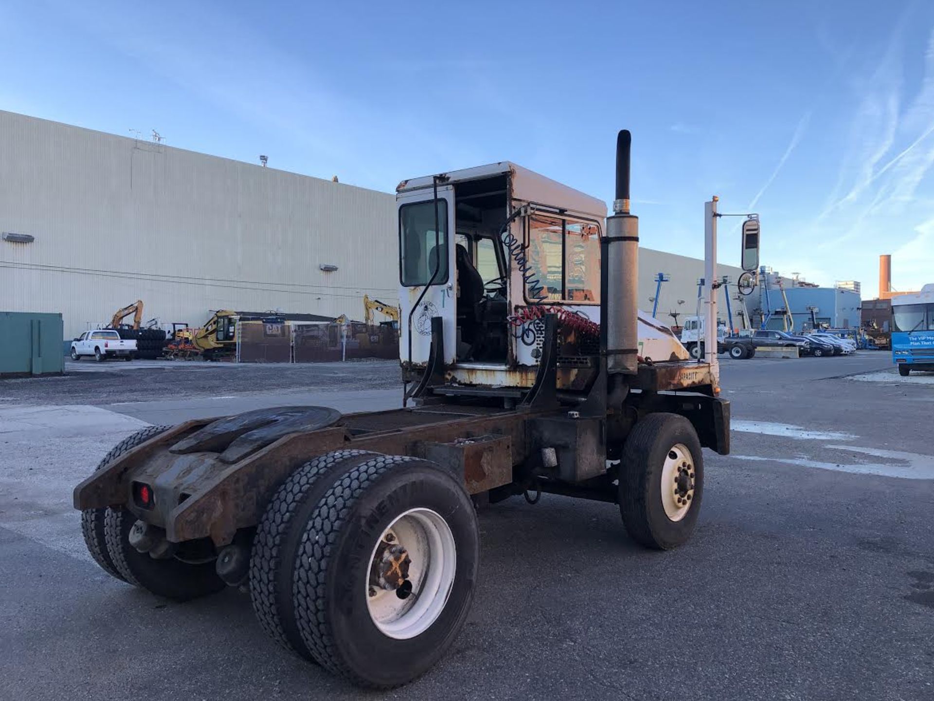 2002 Capacity TJ5000 Yard Jockey Truck Tractor - Image 7 of 9