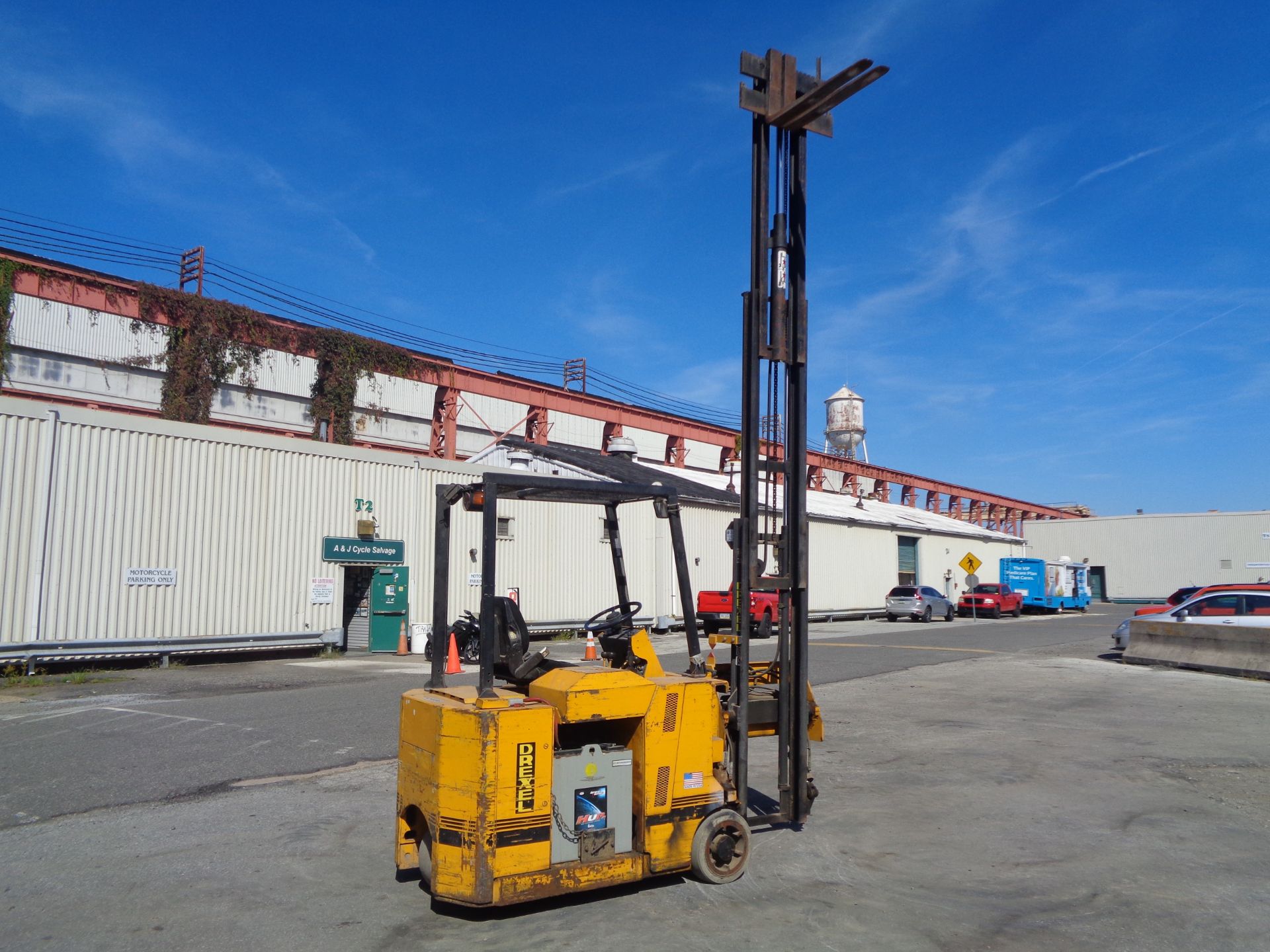 Drexel SLT22 2,200lb Swing Mast Forklift - Image 8 of 27