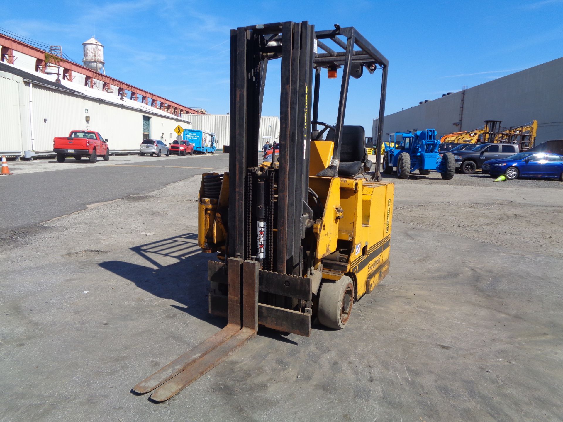 Drexel SLT22 2,200lb Swing Mast Forklift - Image 12 of 27