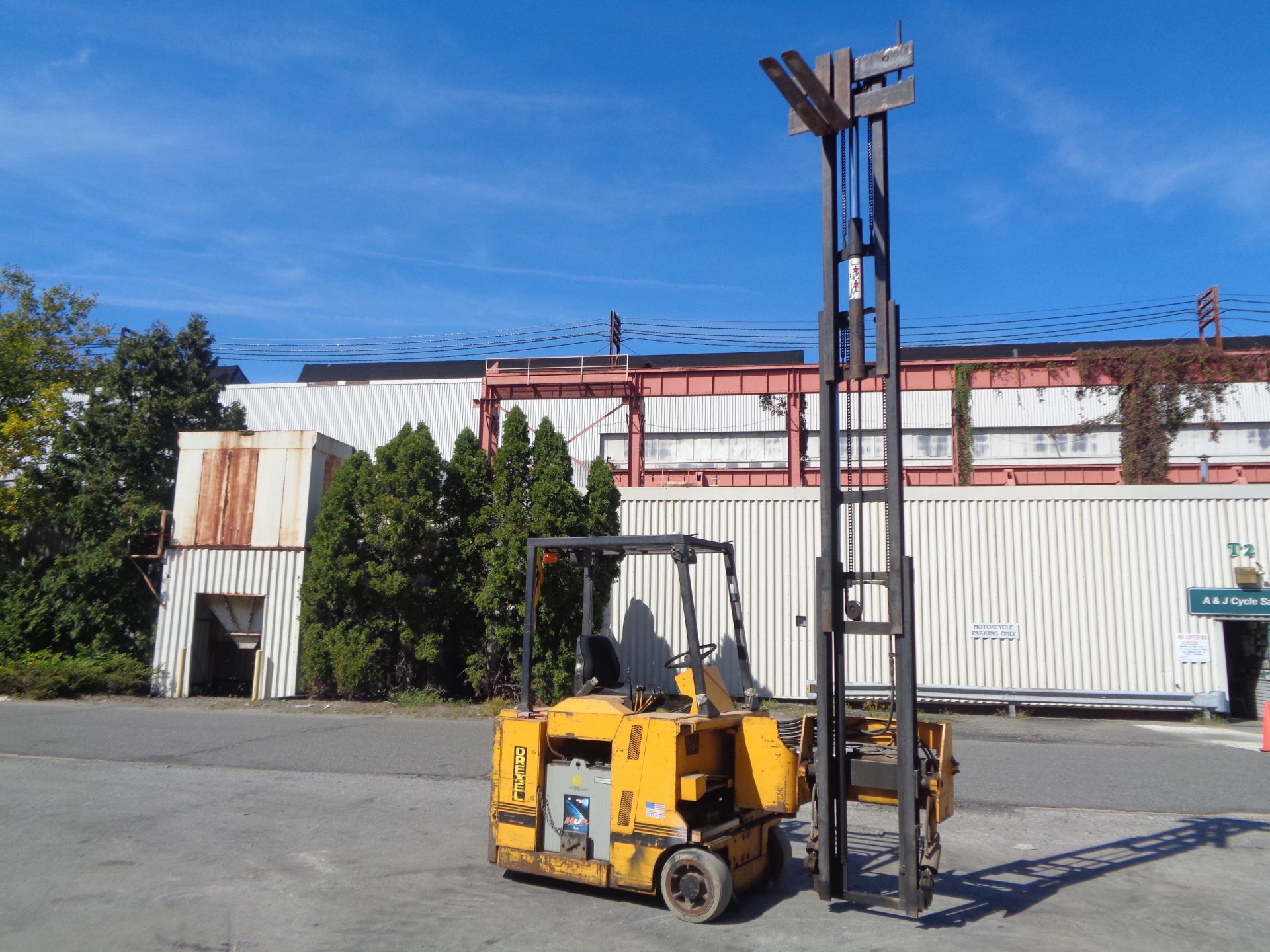 Drexel SLT22 2,200lb Swing Mast Forklift - Image 10 of 27