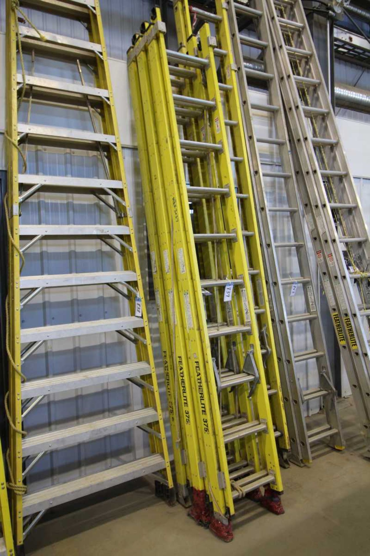 20FT FIBERGLASS EXT LADDER