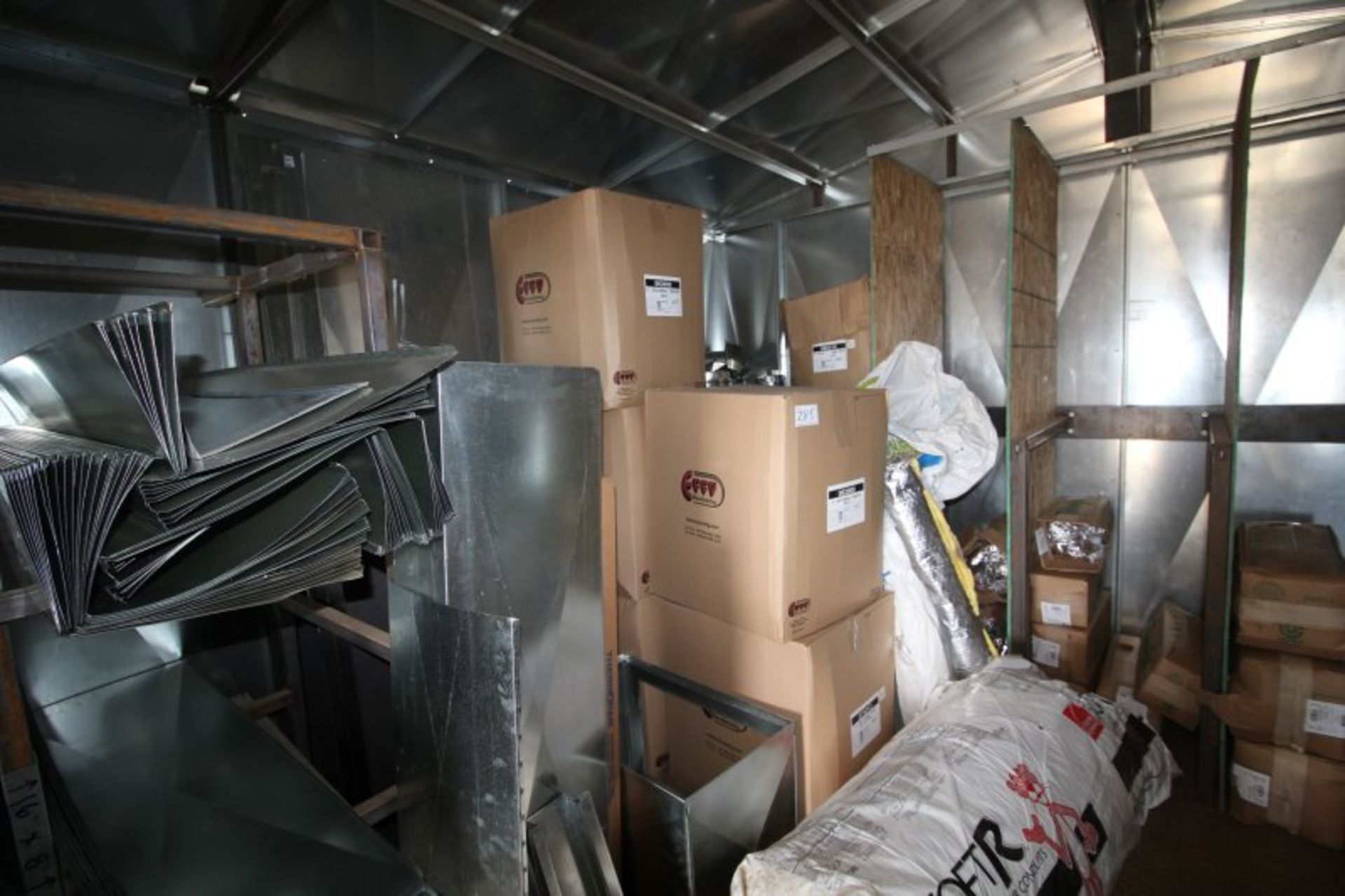 L/O DUCTING, CONTENTS OF SHED - Image 6 of 11