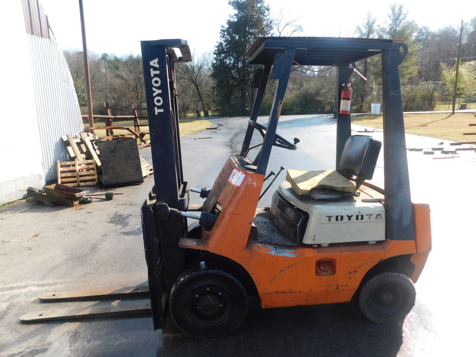 Toyota 4000lb Gas Engine, Cushion Charge, Forklift, 44" Lift - Image 3 of 3