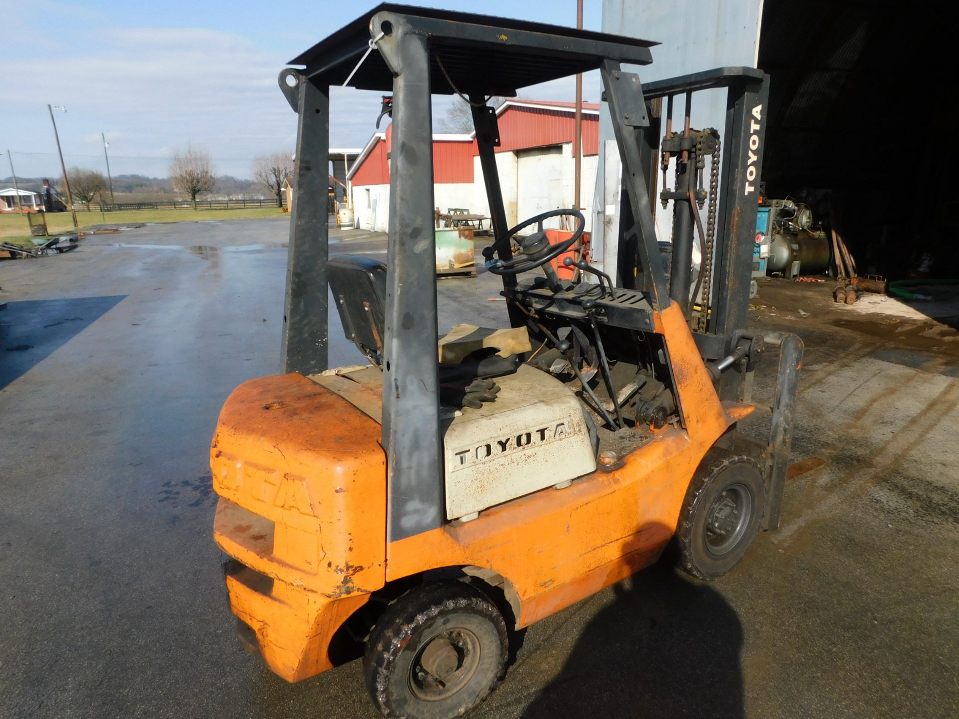 Toyota 4000lb Gas Engine, Cushion Charge, Forklift, 44" Lift - Image 2 of 3