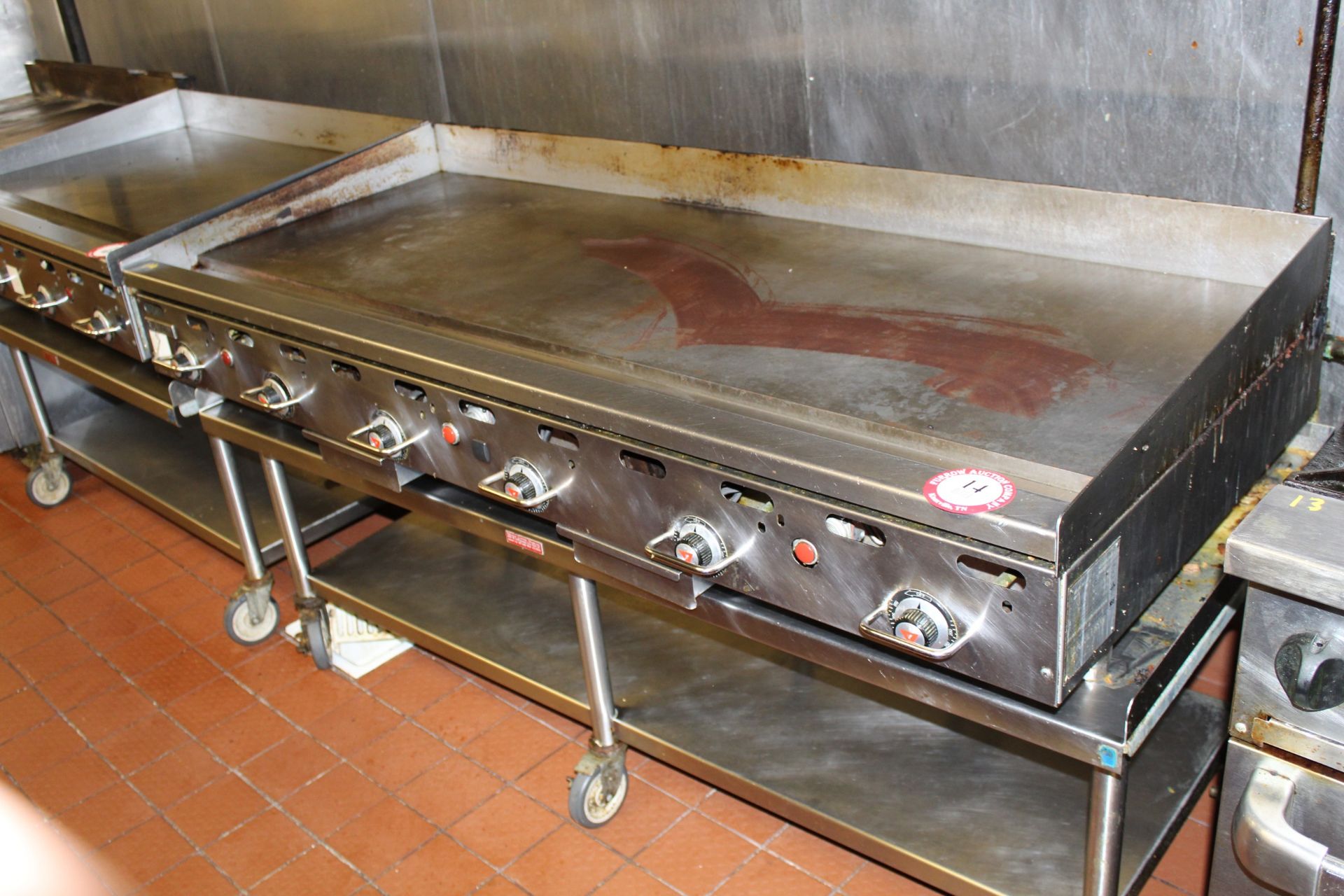 Vulcan 6 Burner Gas 72" x 24" Griddle w/ Stainless Steel Machine Table