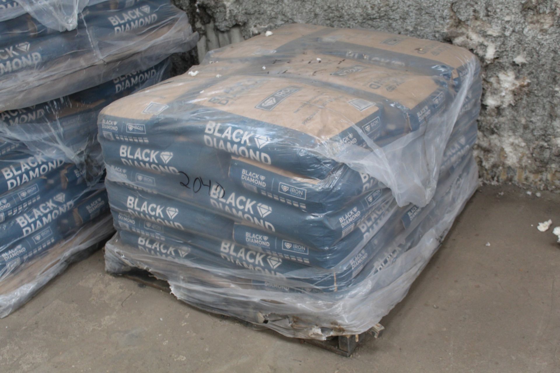 1 Pallet of (36) Bags Of Black Diamond Iron Silicate