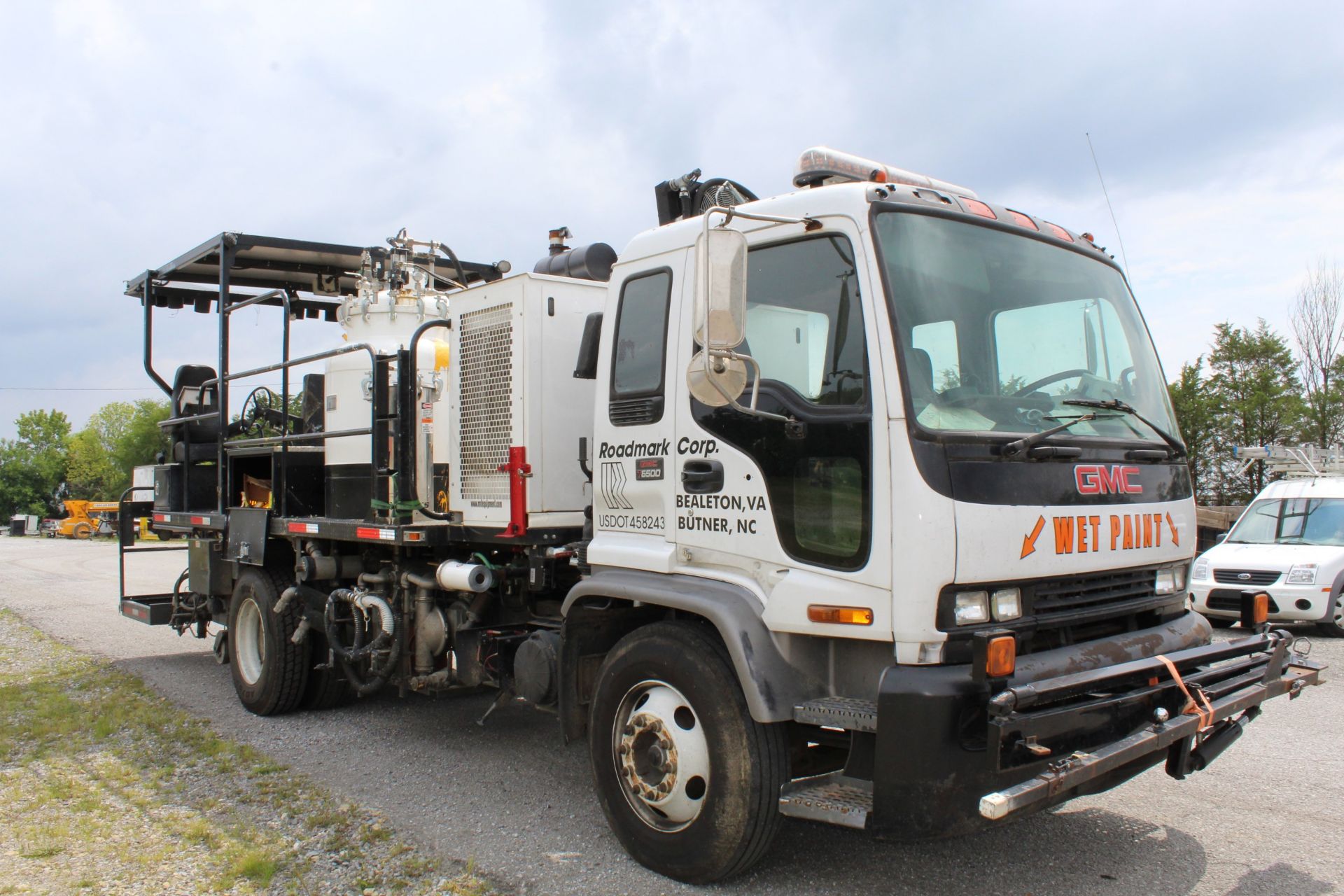 2017 MRL Model 1-165-AA Striping Unit s/n 17115, Mounted on 2001 GMC T6500 VIN 1GDK7C1CX1J505954 - Image 2 of 10