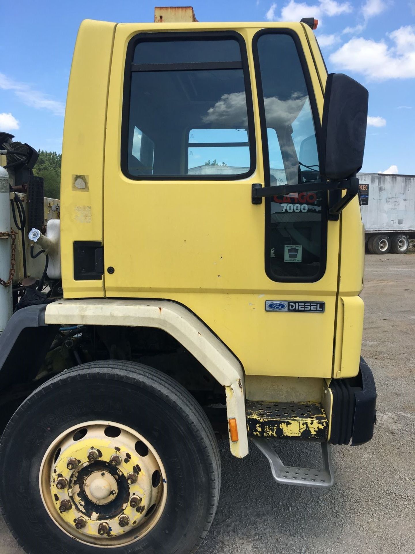 2003 Ford 7000 Cargo Truck w/ (2) Mark Rite Lines Melters - Image 6 of 28