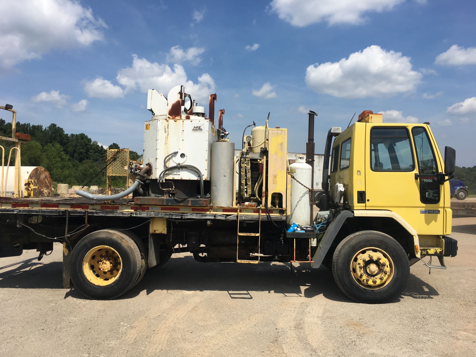 2003 Ford 7000 Cargo Truck w/ (2) Mark Rite Lines Melters - Image 3 of 28