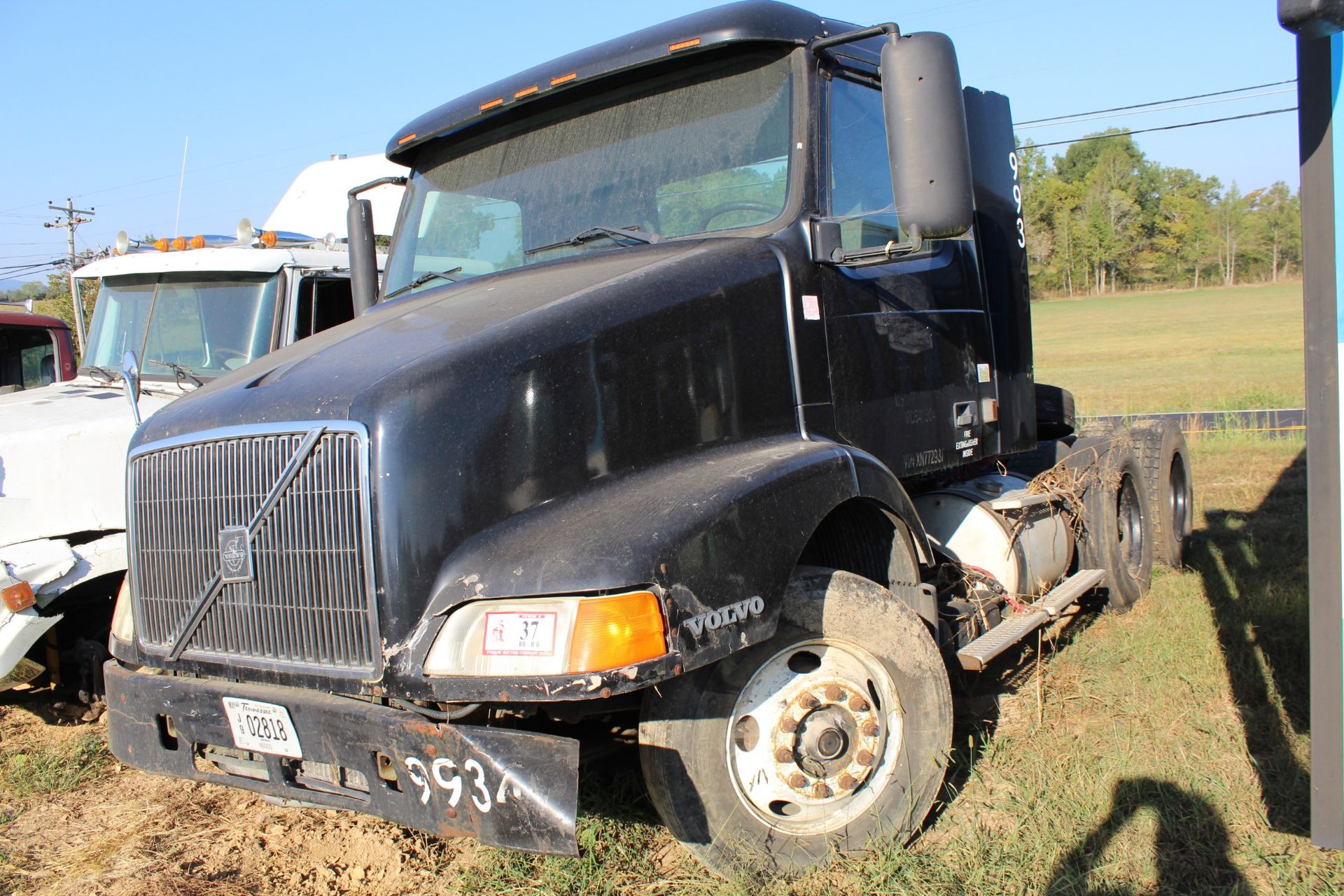 1999 Volvo Day Cab Road Tractor Series 60, 365hp Engine, HP Trans., Parts Truck