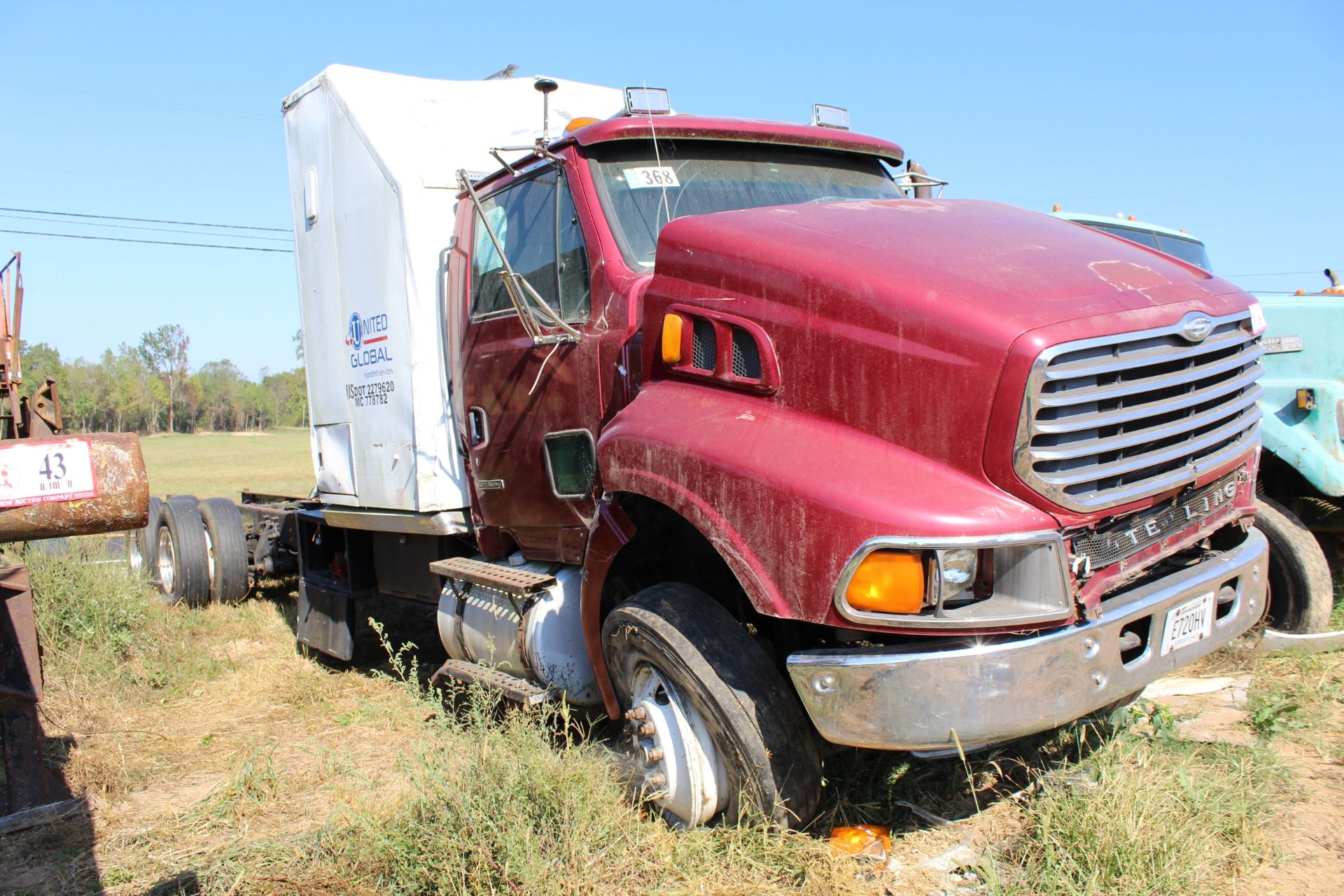 2001 Sterling Cab & Chassis w/ Sleeper, CAT C10 Diesel, 10-Speed w/ Rears- Salvage - Image 2 of 2